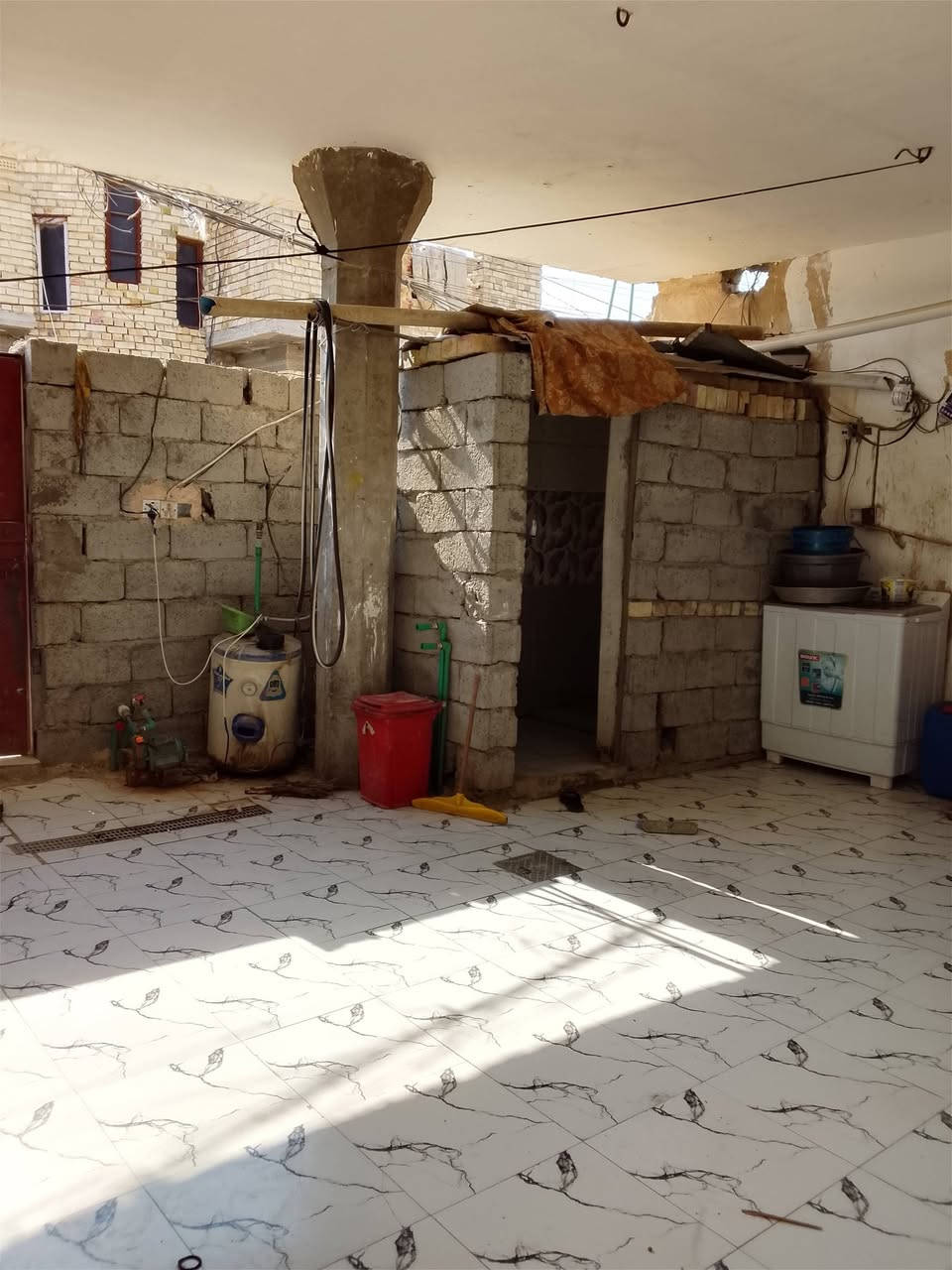 السلام عليكم بيت للبيع مساحته 100 متر مربع مقابيل الصوره مال محمد الصدر اللي يريد يراسلنا على الخاص على الرقم يتصل‏‪***********‬‏
