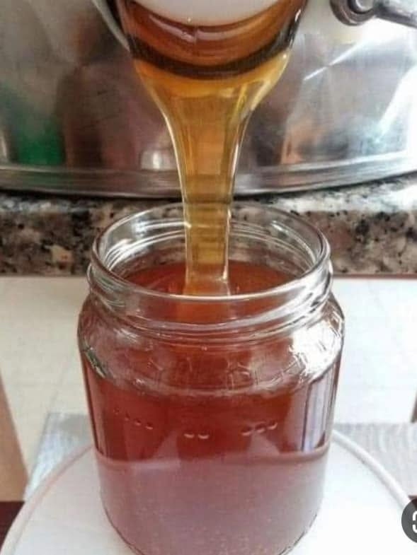 #العسل غذاء ودواء #للأطفال 🍯🛌👬

عسل السدر متوفر وكالبتوز 🍯

1- يحتوي عسل النحل على الكثير من الفيتامينات والمعادن المفيدة لأجسامهم.

2 - يحمي الكبد، ويساعد على التحكم في مستوى السكر بالدم.

3 - يتمتع بخصائص علاجية، كتخفيف السعال والبرد، وخفض سكر الدم.

4 - يساعد على التئام الجروح وعلاج الحروق.

5 - يساعد على تخفيف التهاب الحلق.

6 - يعالج اضطرابات المعدة، ويعزز عملية التمثيل الغذائي. مشهي للأكل، ويخفف آلام الأسنان.

7 - يساعد على التخفيف من آلام العضلات. ويشفي تقرحات الفم. يساعد في تنظيم المجاري البولية عند الأطفال. 

8 - يساعد على علاج الربو، ويسهل التنفس. ويعالج المشكلات الالتهابية. حيث يساعد في الحفاظ على ميكروبات الأمعاء الصحية لدى الأطفال.

9 - يخفف من ارتجاع المريء. ويقلل الإمساك والإسهال. على الرغم من فوائد العسل العديدة، ربما يكون الاستخدام الطبي الأكثر انتشارًا للعسل، علاج السعال والبرد.

 10 - يساعد كذلك على نوم الطفل بشكل أعمق.

11 – يرطب عسل النحل البشرة عند استخدامه موضعيّا.

نعمل بتوصيل المنزلي فقط لا يوجد محل 👍
للحجز والاستفسار مراسله الصفحه اول الاتصال على الرقم

***********   واتساب فايبر ™️👍
