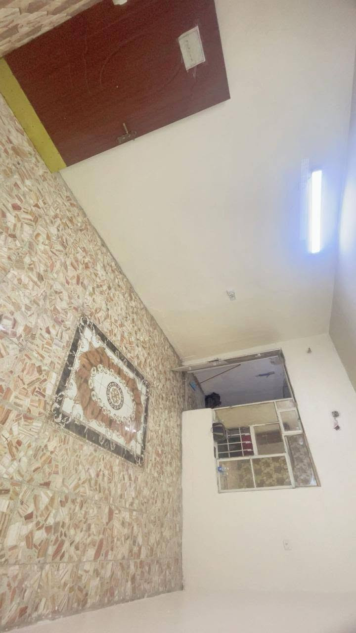 نص قطعه شرگ
مدينة الصدر
قطاع39  
غرفتين نوم وصاله واستقبال 
3حمامات 
المساحه 75مترا 
سند 25 مفروزه ومستقله  بالفرع العريض
رابع بيت عن شارع الفلاح الرئيسي مقابل جامع علي الاكبر

اي استفسار تفضل واتساب :- ***********

#بيت_للبيع #مدينة_الصدر #عقار_للبيع
