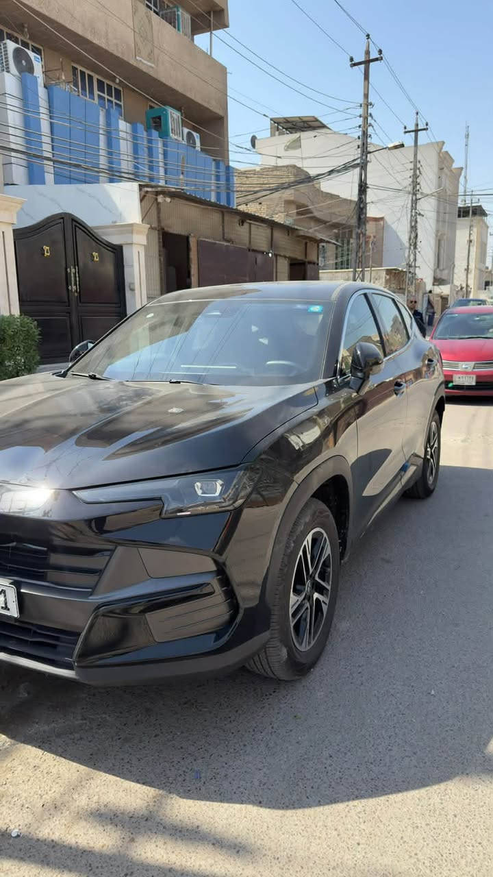 جيتور L6 Luxury  للبيع 
بيها رصعة مسحوبه pdr  فقط 
📋 التفاصيل الأساسية:

 الموديل: 2025 (بلج إن هايبرد / Plug-in Hybrid)

 الممشى: 8الف 

 الفئة: لكجري (مواصفات كاملة)

 اللون: أسود ملكي

 الكفالة والضمان: كفالة عامة، وضمان شركة هارلم لمدة 10 سنوات

🛠️ المواصفات والكماليات:

 بانوراما كاملة

 بصمة تشغيل

 تشغيل عن بعد

 مرايا قابلة للطي مع إشارات مرايا

 جنطة كهرباء

 كراسي كهربائية

 دخول ذكي

 ليد داخلي فخم

 شاشة وسطية ضخمة تدعم خاصية كار بلاي (CarPlay)

السيارة بحالة الشركة تماماً وجاهزة للكشف والتحويل.

📍 العنوان: بغداد
السعر :- ٢٩،٥٠٠ دينار عراقي 

📞 ***********
