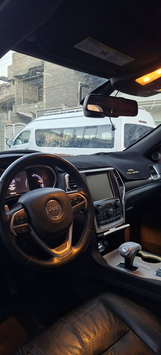 السلام عليكم 
جيب14للبيع
فول مواصفات 
بدون صبغ 
رقم بغداد بسمي 
***********
