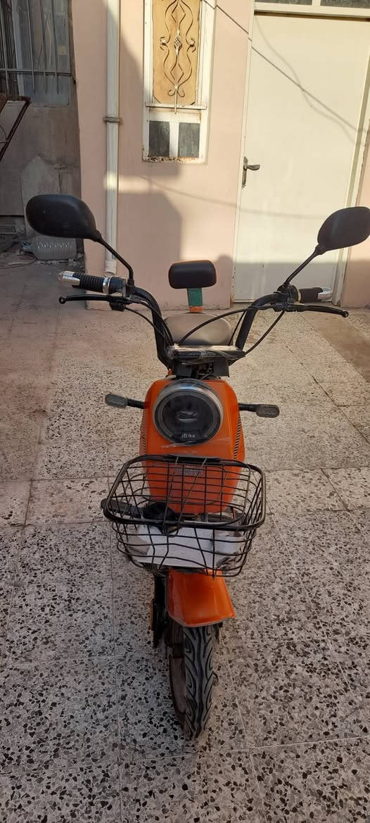 سلام عليكم دراجة شحن للبيع كوم حديد موضح صورو شوفو شغال بس ما يستقبل شحن معرف ليش شاحنة ما موجودة كوم حديد رايده ب65وبي مجال اكتب سعرك عجبني ابيع تواصل ***********بي واتس
