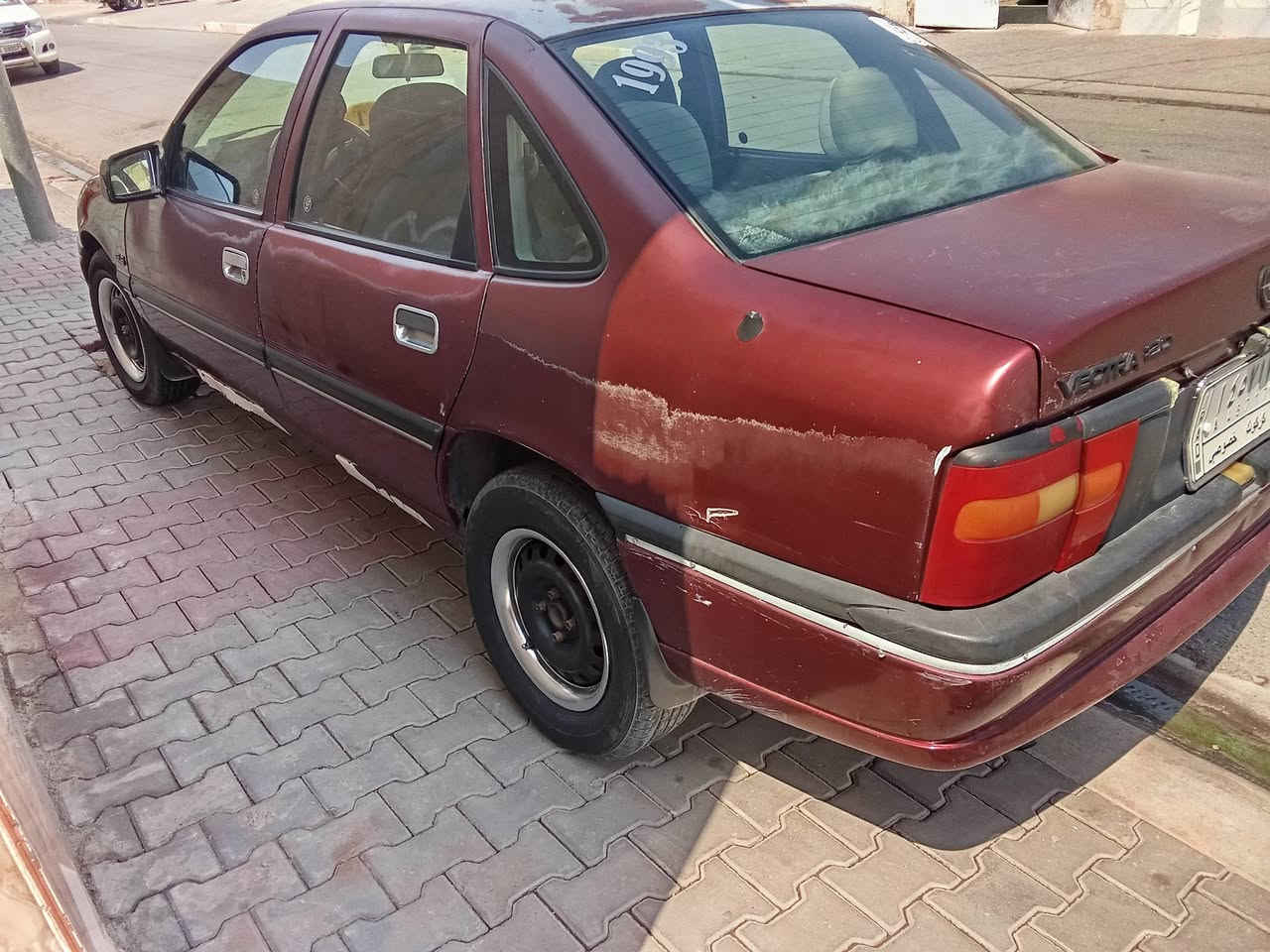 سلام عليكم اوبل فيكترا للبيع موديل 93محرك حجم 20 كله بلادي بدون صبغ سنويه جديد  بيه دفتر بانزين رقم كركوك سعر 36مكان طوز ***********بس خابر على الاتصال
