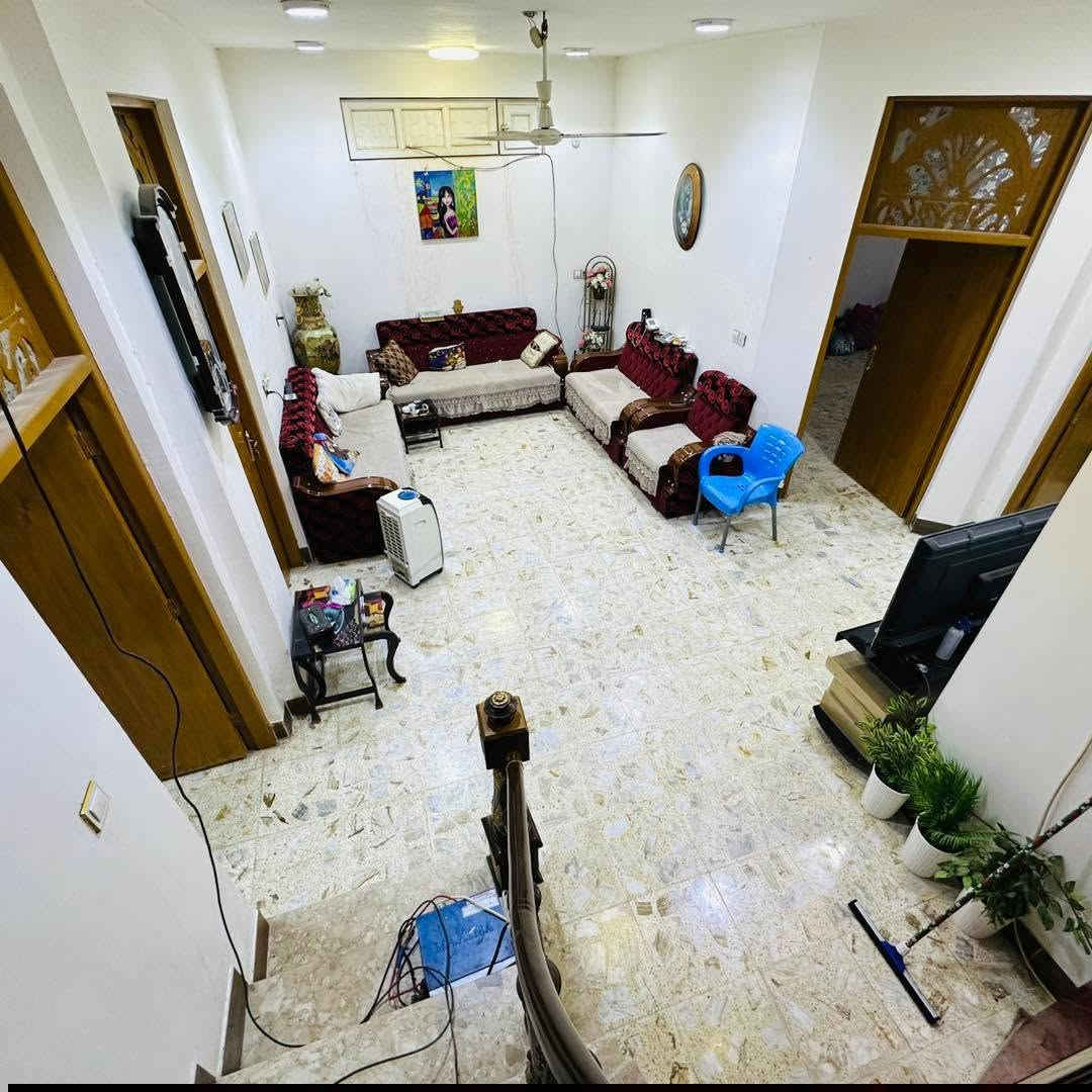 السلام عليكم / من رخصة الادمن للبيع بيت بزوير مساحته ٢٣٠ م سند بستان صرف بناء حديث سنة ٢٠٢٥ طابق واحد يحتوي على غرفتين نوم كبار وصالة وهول ومطبخ وصحيات ٣ السعر ٢١٠ وبي مجال للإستفسار الاتصال على الرقم ***********
