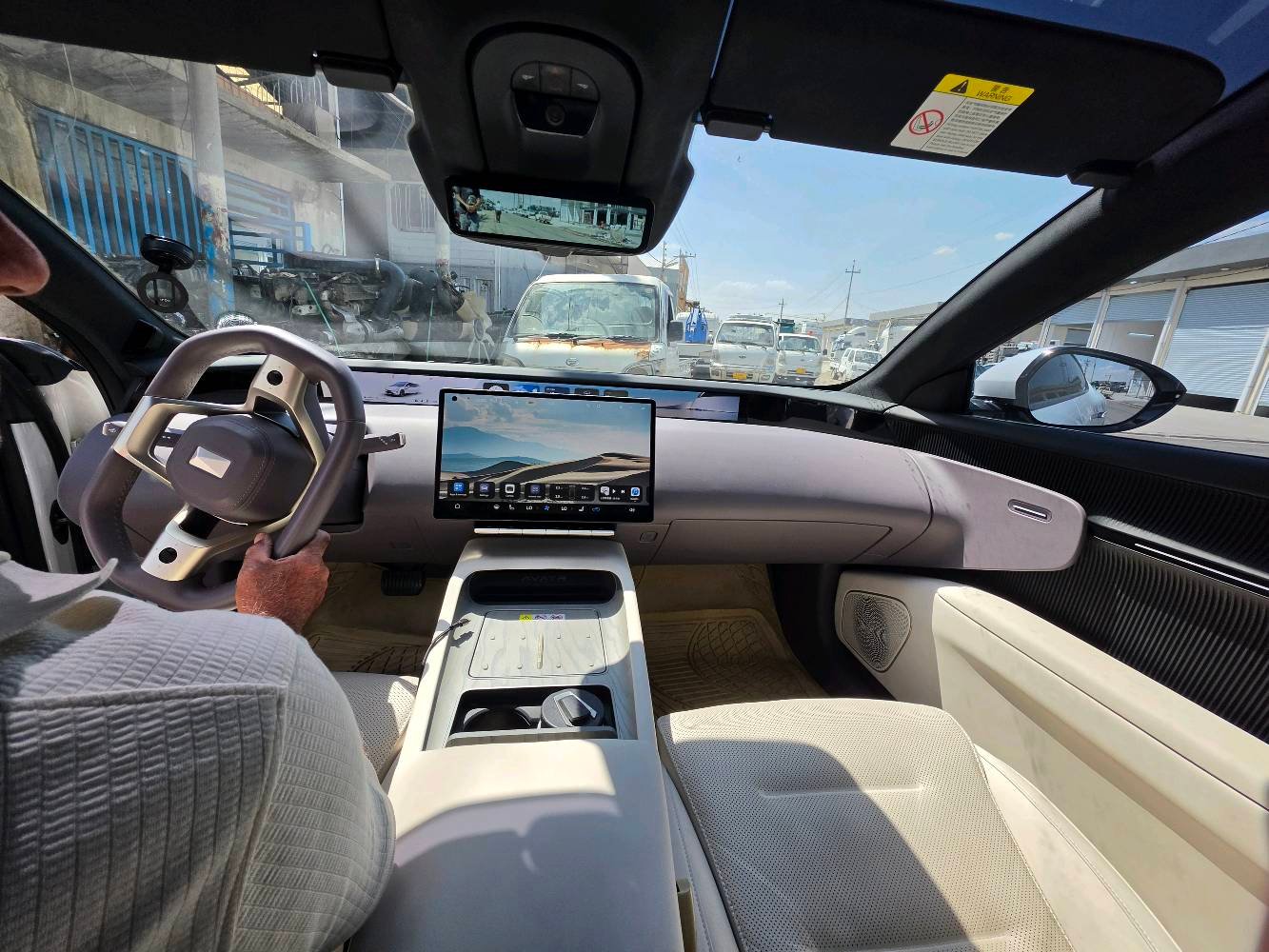 🚘 للبيع — AVATR 12 موديل 2024 (هايبرد / مدى ممتد)

📍 أربيل — رقم إقليم
🎨 اللون: أبيض مع سقف أسود — فرش داخلي فاتح فاخر
🛣️ الممشى: 19,500 كم تقريباً

✨ المواصفات:
⚡ محرك كهربائي 313 حصان (231 كيلوواط) — تسارع 0-100 بحدود 7 ثواني
🔋 نظام المدى الممتد: محرك بنزين 1.5 تيربو يعمل كمولّد — قيادة كهربائية بدون قلق الشحن
⛽ استهلاك فعلي مثبت: 5.8 لتر/100كم فقط — مدى إجمالي يتجاوز 1000 كم
🔌 مدى كهربائي صافي بحدود 230 كم — يغطي استخدامك اليومي مجاناً
🤖 نظام القيادة الذكية HUAWEI ADS مفعّل — قيادة ذاتية مساعدة على الطريق
📱 تحكم كامل عن بعد من تطبيق الهاتف: فتح/قفل، تشغيل المكيف قبل الركوب، الصندوق والشبابيك ومتابعة حالة السيارة
🅿️ ركن ذاتي وتحريك السيارة بالريموت من الخارج — تدخل وتطلع من المواقف الضيقة وأنت واقف برا
🔑 مفتاح رقمي بالهاتف والساعة (Bluetooth Key)
🌬️ معلق هوائي (Air Suspension) قابل للتعديل — راحة فائقة على شوارعنا
🖥️ شاشة بانورامية ممتدة 35.4 إنش + شاشة وسطية OLED 15.6 إنش بنظام Huawei HarmonyOS — تحديثات أونلاين مستمرة
🚗 تصميم GT انسيابي فريد بدون زجاج خلفي — مرآة خلفية رقمية بالكاميرا + جناح خلفي فعّال
🪑 مقاعد جلد فاخرة مع تدفئة وتهوية
📏 طول 5.02 م وقاعدة عجلات 3.02 م — فخامة الفئة الكبيرة، 5 ركاب
🏭 إنتاج تحالف Changan + Huawei + CATL — صنع 10/2024
📄 أوراق نظامية كاملة — سنوية إقليم

📞 للتواصل والمعاينة: ***********

───────────────

🚘 بۆ فرۆشتن — AVATR 12 مۆدێلی 2024 (هایبرد / مەودا درێژ)

📍 هەولێر — ژمارەی هەرێم
🎨 ڕەنگ: سپی لەگەڵ سەقفی ڕەش — ناوەوەی کاڵ و لوکس
🛣️ ماشێ: نزیکەی 19,500 کم

✨ تایبەتمەندییەکان:
⚡ بزوێنەری کارەبایی 313 هێزی ئەسپ (231 کیلۆوات) — خێرایی 0-100 لە نزیکەی 7 چرکەدا
🔋 سیستەمی مەودا درێژ (Range Extender): بزوێنەری بەنزینی 1.5 تێربۆ وەک مۆلیدە کار دەکات — لێخوڕینی تەواو کارەبایی بەبێ نیگەرانی شەحن
⛽ مەسرەفی ڕاستەقینەی تۆمارکراو: تەنها 5.8 لیتر/100کم — مەودای گشتی زیاتر لە 1000 کم
🔌 مەودای کارەبایی پەتی نزیکەی 230 کم — بەکارهێنانی ڕۆژانەت بە خۆڕایی دادەپۆشێت
🤖 سیستەمی لێخوڕینی زیرەک HUAWEI ADS چالاکە — لێخوڕینی خۆکاری یارمەتیدەر لەسەر ڕێگا
📱 کۆنترۆڵی تەواو لە دوورەوە بە ئەپی مۆبایل: کردنەوە/داخستن، کارپێکردنی مکیف پێش سواربوون، سندوق و پەنجەرەکان و چاودێری دۆخی ئۆتۆمبێل
🅿️ پارککردنی خۆکار و جوڵاندنی ئۆتۆمبێل بە ڕیمۆت لە دەرەوە — لە پارکینگە تەسکەکان دەچێتە ژوورەوە و دێتە دەرەوە کە تۆ لە دەرەوە وەستاویت
🔑 کلیلی دیجیتاڵ بە مۆبایل و کاتژمێر (Bluetooth Key)
🌬️ سەسپێنشنی هەوایی (Air Suspension) — ئاسوودەیی بێ وێنە لەسەر شەقامەکانمان
🖥️ شاشەی پانۆرامی درێژ 35.4 ئینج + شاشەی ناوەڕاست OLED 15.6 ئینج بە سیستەمی Huawei HarmonyOS — نوێکردنەوەی ئۆنلاینی بەردەوام
🚗 دیزاینی GTی بێ وێنە بەبێ شووشەی دواوە — ئاوێنەی دواوەی دیجیتاڵ بە کامێرا + سپۆیلەری دواوەی کارا
🪑 کورسی چەرمی لوکس لەگەڵ گەرمکەرەوە و فێنککەرەوە
📏 درێژی 5.02 م و دووری نێوان تایەکان 3.02 م — لوکسی پۆلی گەورە، 5 سەرنشین
🏭 بەرهەمی هاوپەیمانیی Changan + Huawei + CATL — دروستکراوی 10/2024
📄 ئەوراق تەواو — ساڵانەی هەرێم

📞 بۆ پەیوەندی و بینین: *********** أربيل, العراق
