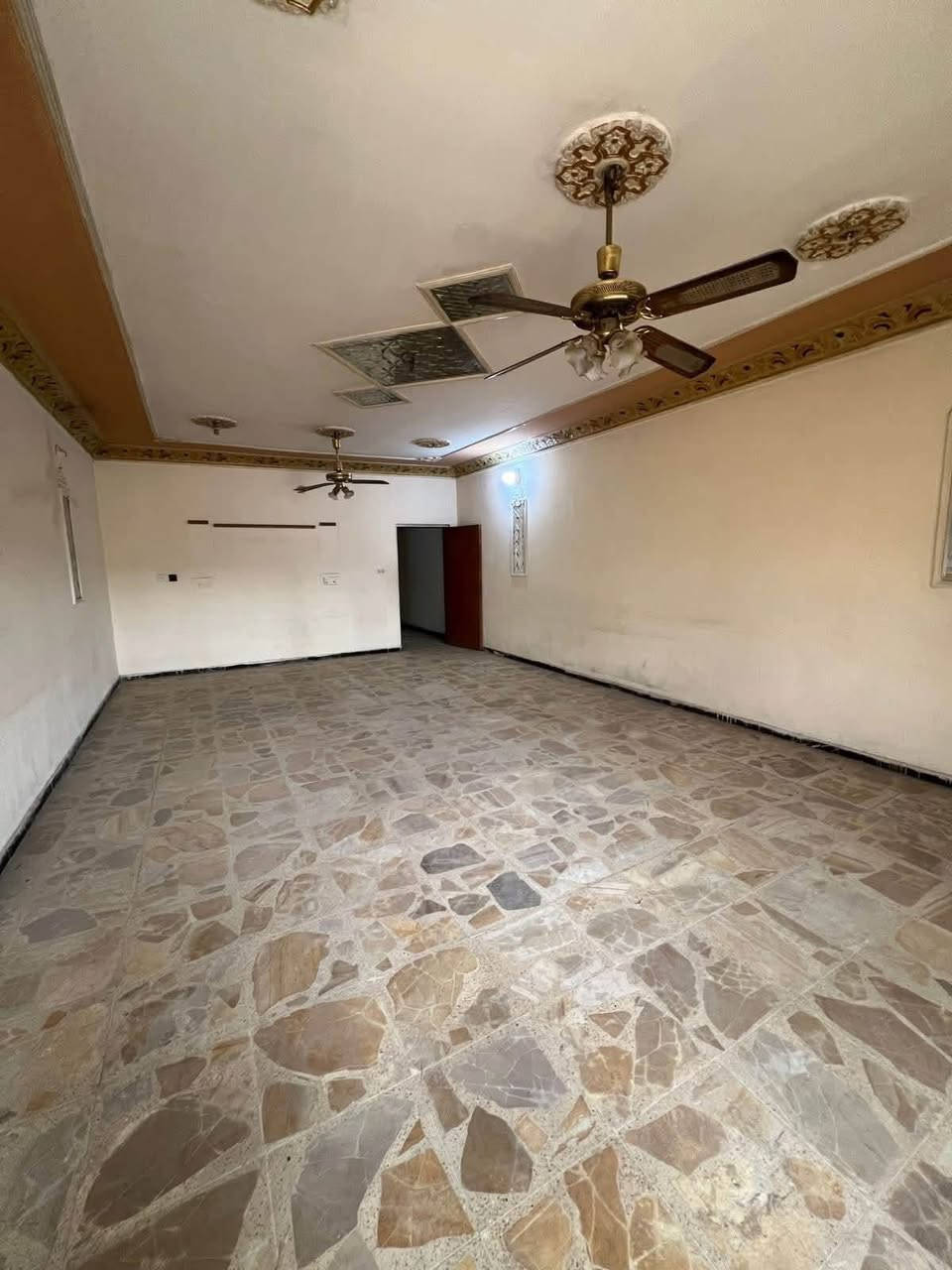 دار تجاري او سكني في السيدية
📍موقع السيدية شارع المدارس شارع 15

يحتوي على كراج كبير صالة كبيرة وغرفتين

الايجار مليون وربع

للاستفسار والتواصل 

***********
