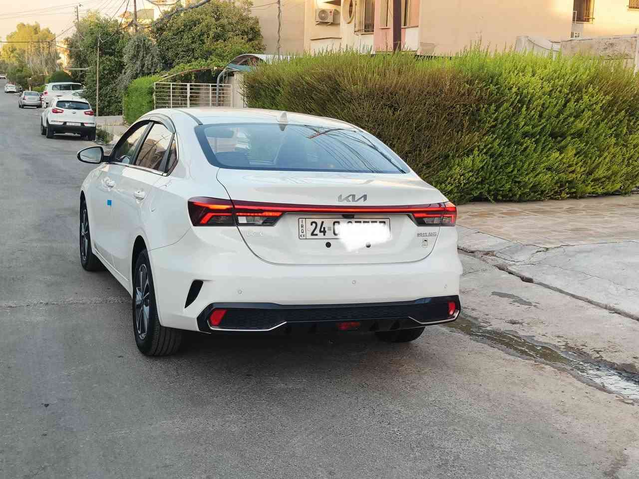 كيا k3 موديل 2024 رقم دهوك باسمي
السياره كفاله عامه ماشيه 17 الف فقط باسمي تحويل مباشر 
المواصفات 
محرك 1500 دبل نوزل 
شاشه وكامره وحساسات امامي وخلفي 
تحكمات ستيرن جهتين 
دشبول الكتروني وتبريد الكتروني ايضا 
كشنات جلد اسود 
4 انظمه للقياده 
لايتات لد وبك لايت لد 
سلايت 
وبعد بيها مواصفات ومواصفاتها معروفه ميحتاج اذكرها 
السعر 142 
***********
