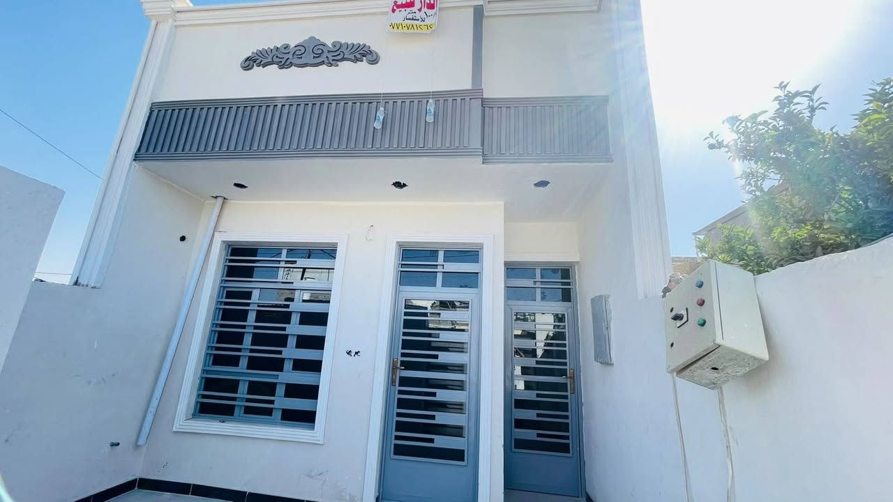 السلام عليكم بيت اللبيع المساحه 100متر العنوان حي البساتين حي الصدرين الإستفسار التصال علا الرقم *********** البيت جاهز مفتاح
