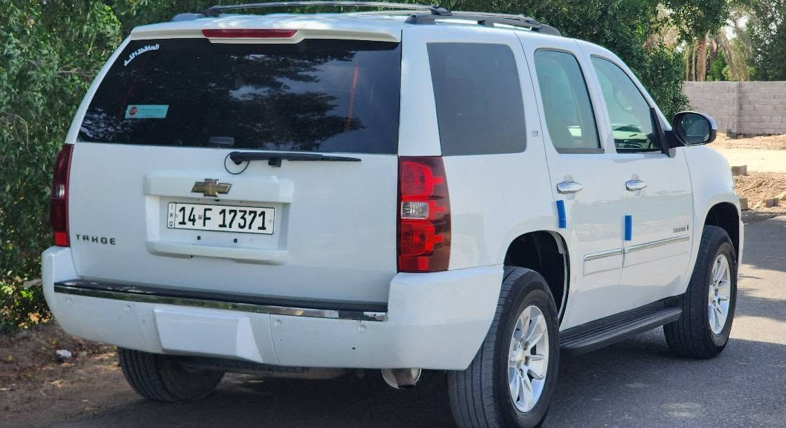 للبيع فقط:(بيع مستعجل) بدون مراوس
تاهو2009LTZ بتره فول مواصفات وارد خليجي
السياره (كفاله عامه)
رقم بصره دولي وهزه جديده تحول ثاني يوم
مكينه 5300 ما مفتوحه لا تنقيص ولا تبخير ولا بطاله
مكاني البصره الهارثه مفرق معمل الورق
ماشيه 152km الف حقيقي 
المواصفات:
.فور ويل
.7راكب
.داخل بيجي
.تشغيل عن بعد
.صندوق كهربائي
.فتحه صندوق كهربائي
.فتحه سقف
.كشنات تحكم كهربائي امامي خلفي
.تبريد كشنات
.تدفئه كشنات
.خزن كشنات
.تبريد 3 قطع 
.شاشه
.كامره
.حساس خلفي
.لايت زينون 
.اشاير بلمري داخليه
.مري كهربائي
.مري شفط
.ترحيب بلمري

السياره كلش جديده ومال بيت ما متعوبه اي كلوب بلعينه ما مشتغل كير مكينه تبريد حداده تخم تاير متصرف عليها شي
السعر:180 وبي مجال قليل 
رقم الهاتف:*********** شط العرب, البصرة
