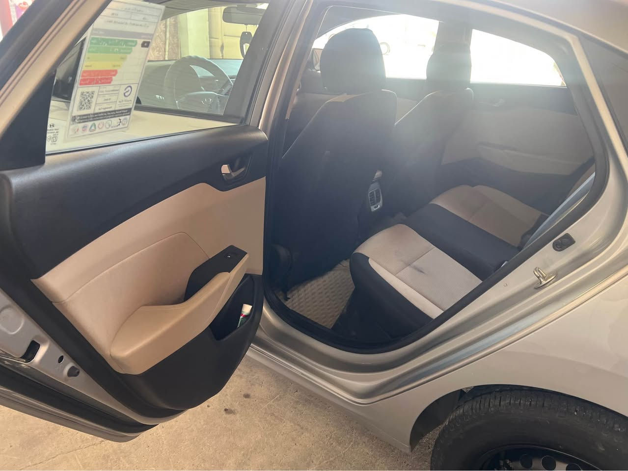 السلام وعليكم

هونداي اكسنت خليجي - موديل 2019

مواسةفات
4 جام كاره با
كيرى ئوتوماتيك و عادى
سوكان فوليوم
شاشةى بو بةستراوه
٨٥٠٠٠ كيلومتر رويشتووه
مه كينه 1.4 ليتر
كير ومه كينه به شةرت
سةيارةكه هيچ مةسرةفيكى نيه 
٢ پارچةى بوياخه وتوزى چالى تيايه رةسمى سونةرةكه دانراوه
سعرى ١٠٩ گةلا ومعامةله
*********** Singapore
