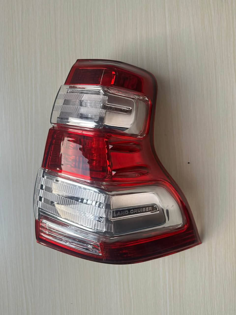 قطع غيار برادو 
***********

نص مكتوب في الصور:
- DLAA TOYOTA LAND CRUISER PRADO 2014-17 FOG LAMPS TY-646
- اور لقطع غيار السيارات ***********
- UR لقطع غيار السيارات *********** PIXELCUT.APP