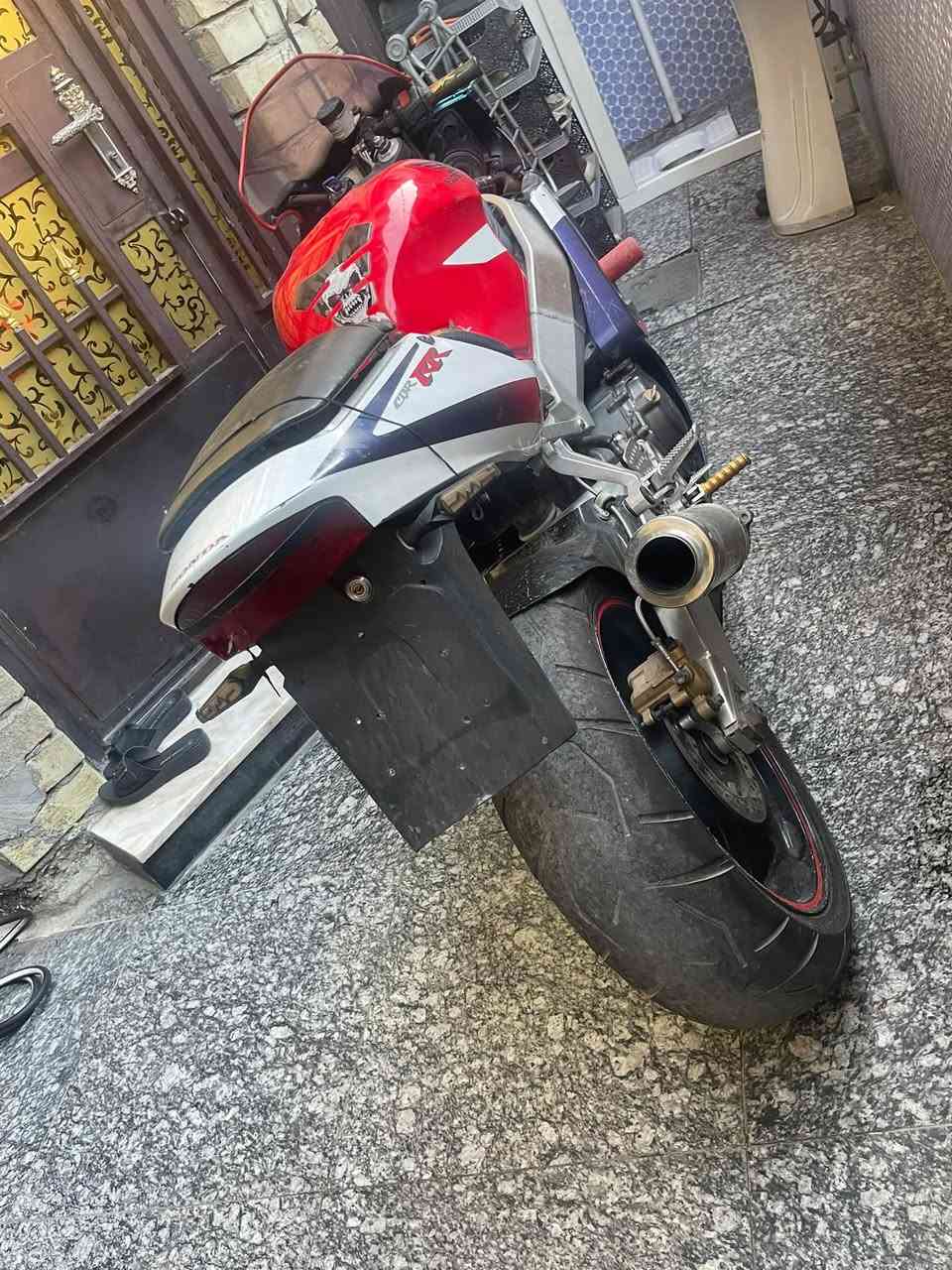 سلام عليكم سيبي آر 929
دراجة ابيع كوم حديد دراجة جديدة بس ماغاسلهة كهربيات كفالة كولشي كفالة من عدة المكينة بيع كوم حديد بكاني بغداد البلديات ***********
