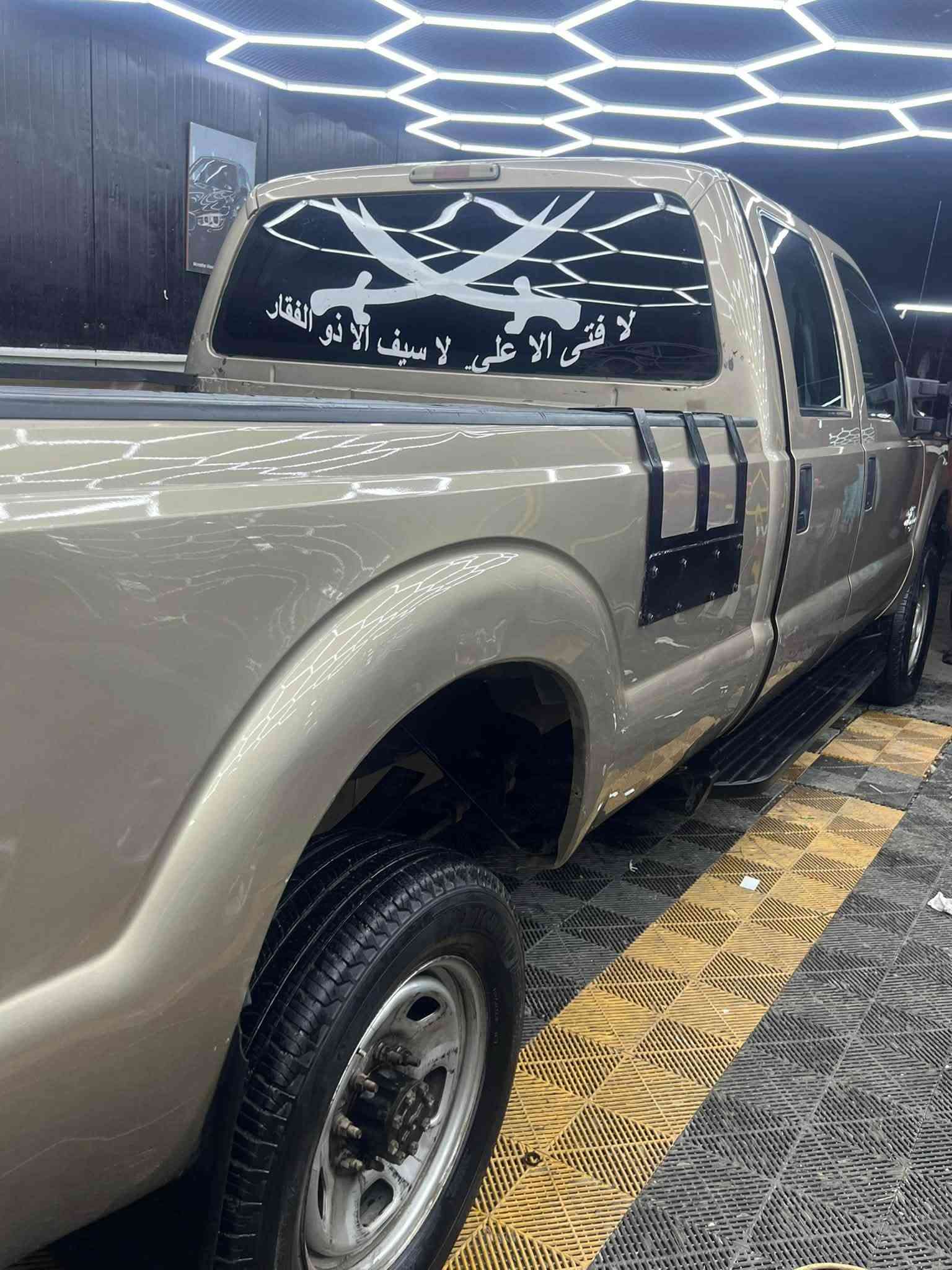 السلام عليكم فورد F350 للبيع موديل 2012 مُحرك بانزين V10 صدر جديد امامي خلفي تخم تاير جديد تبريد تدفئه شغال جاهزه من كُل النواحي مابيها نقص خير من الله السعر 110 وبيها مجال مكان السياره بغداد للأستفسار هـ / ***********
