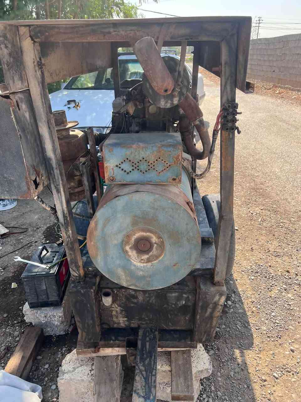 مولد كيا للبيع نضيف 
محرك 2700 
راس توليد 30 كيفي 
120 امبير 
شغال جاهر لا صرف ولا بخار 
مكان ديالى منطقه الغالبيه 
السعر خاص او الاتصال 
***********
