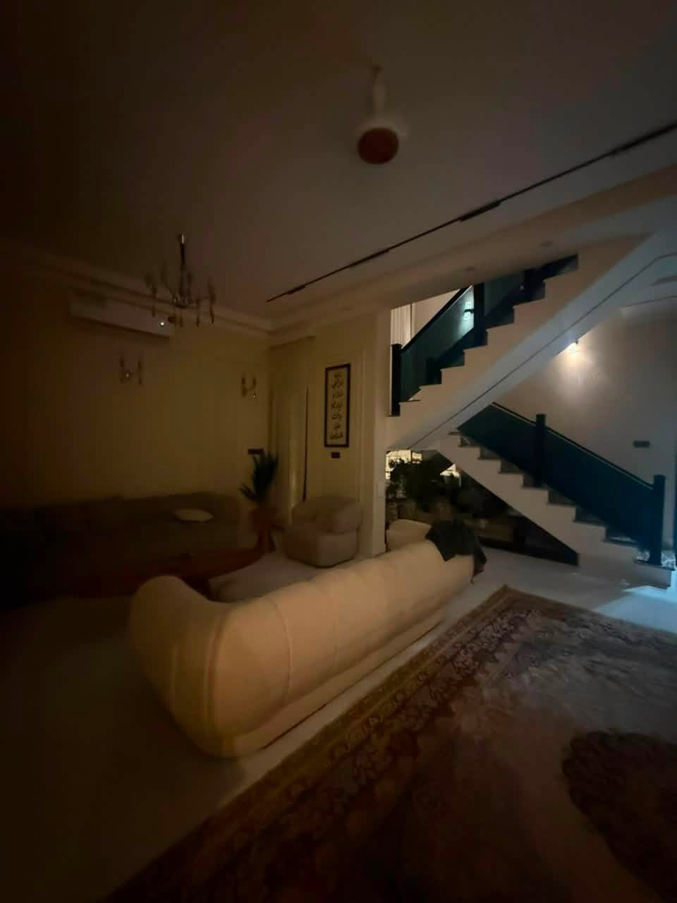 🏡 للبيع بيت مميز في الجمعيات 3 – قرب الأفراح

📍 بيت ركن بموقع مميز
📐 مساحة البناء: 260 م²
🌳 مع البيت قطعة وقف بمساحة 450 م²
📜 مساحة الطابو: 176 م²
🛏️ مجموع الغرف: 6 غرف
🛌 4 غرف نوم ماستر
🏗️ بناء 2025 – درجة أولى
🧱 البناء من الطابوق
✨ البيت مغلف بالمرمر
🎨 السقف كامل جبس مع ديكورات
🛋️ البيت مؤثث بالكامل

💰 السعر المطلوب: مليار و100 مليون
📞 للاستفسار:

***********
***********

