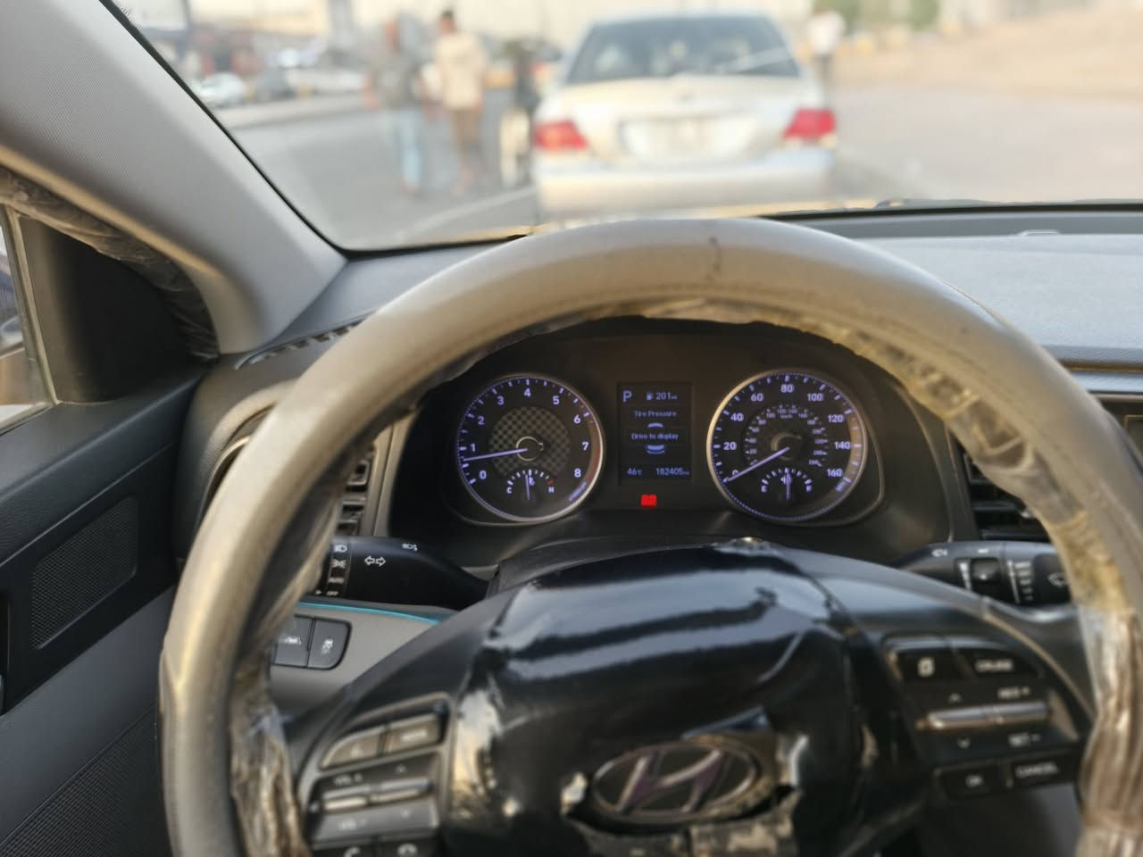 السلام عليكم 
النترا موديل: 2020 
فول مواصفات 1/1   وارد امريكي مبدل جاملغ الايمنى والباقي ليبل واحد وبيها طخات وتعمير السونار مالتها موجود وصورة الضربه 
المواصفات:  
فتحة سقف سلايد روف 
بصمة تشغيل وابوب وصندوق 
تبريد قطعه وحدة
تدفئه بل كشنات 
شاشه وكامره 
نقطه عمياء 
رادارات
مكينه 2000 دوش 
رقم بغداد 
سعرها:  115 وبيها مجال 
للاستفسار: *********** واتساب
