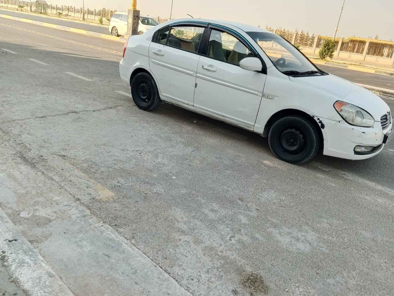 السلام عليكم سياره للبيع اكسنت
موديل 2011 وارد خليجي..
كير مكينه كفاله لا تبخير لا تنقيص سياره بيها مكانات صبغ 
تبريد شغال حداديه تخم تاير 
كير اوتوماتيك السنويه لل 30 
العنوان كربلاء السعر 64 بيها
مجال رقم//***********/ الهاتف
