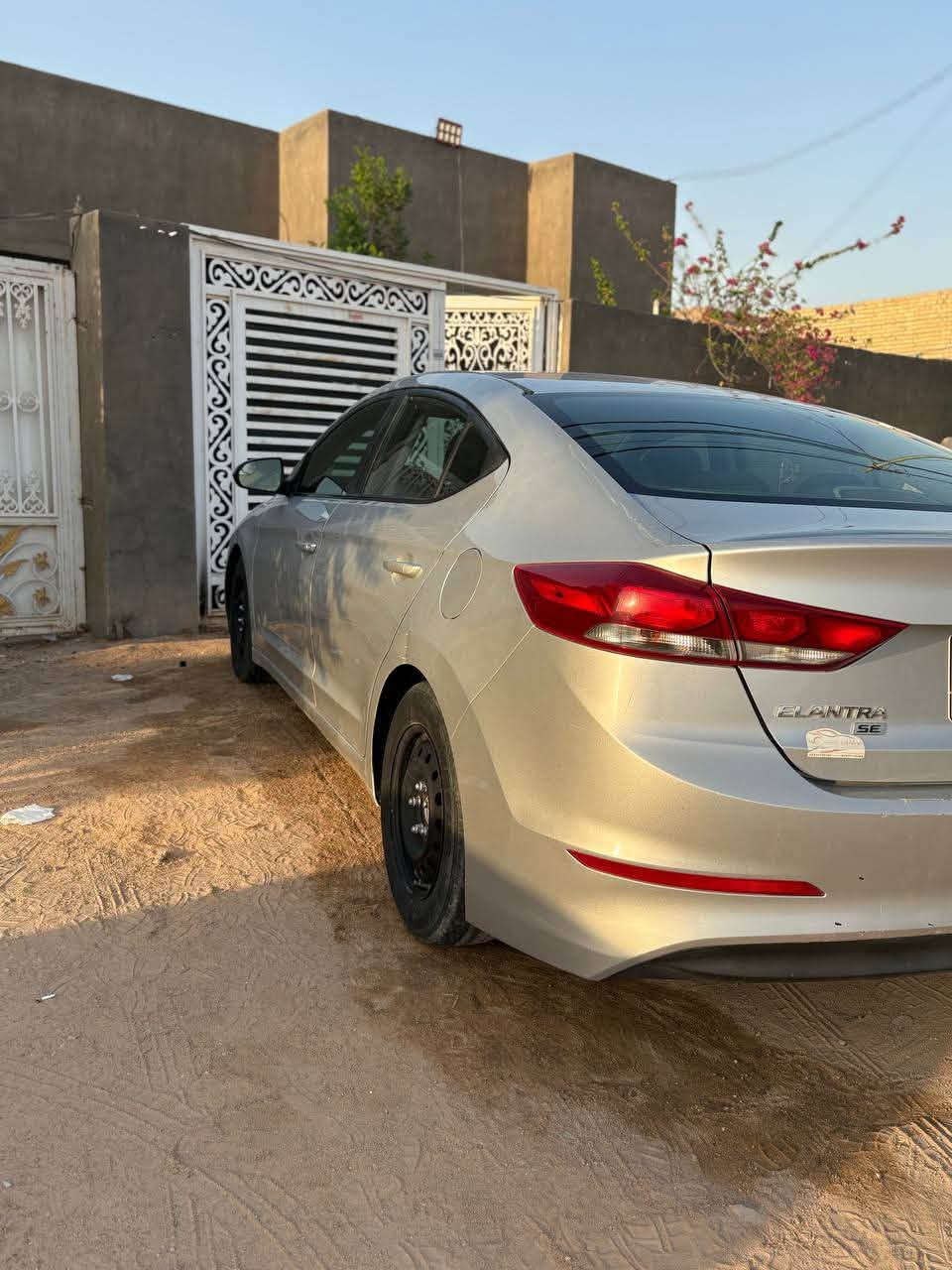 النترا 18 وارد امريكي
مكينه دوش 2000 بي خيط بخار 
كير AT
ثلاث انظمة قيادة 
حادثها جاملغ وبنيد ما واصل للشاصي وجاملغ جهة السائق بي صبغ وباب السائق وخلفه مبدلات بلادي بامريكا
السعر 107  
مكانها النجف 
للاستفسار :***********
واتساب : ‪***********
