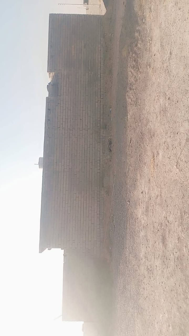 السلام عليكم يوجد هيكل للبيع مساحه الارض 200 متر  مساحه البناء 160 متر ماء كهرباء طريق 10 متر سكنية قرف عدد 2 هول مطبخ استقبال مسس ماء مجاري كهرباء أرضية صب ابواب شبابيك تكريت الفرسان زراعي سكني سعر 30 مليون وبي مجال بيع مستعجل الاتصال بنا ***********و***********
