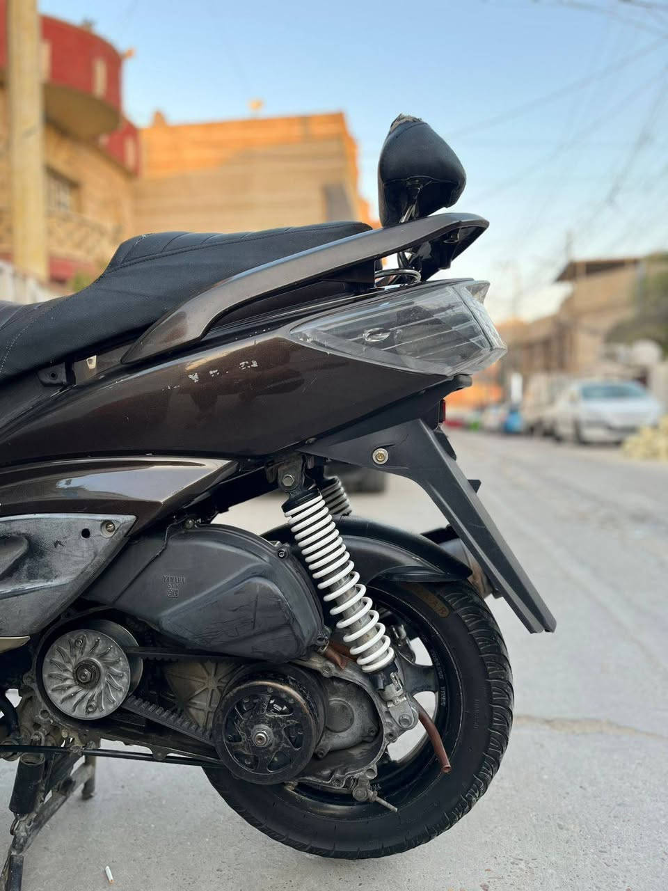 السلام عليكم سكنس فحل نوزل خطين
الدراجة مرتبه ونظيفة
الدراجة بيها تزويد خفيف وحلو  بيها كشن وتجوة محد عنده مثلهن
بيها كلجات رياضي
الدراجة مدارا علا اخر حباية من ناحيت البانزين كله محسن ومن ناحيت الدهن
الدراجة شلعه معدل
مكينه 59ونص
بواحد 75وبيها مجال 
استفسار واتساب ***********
