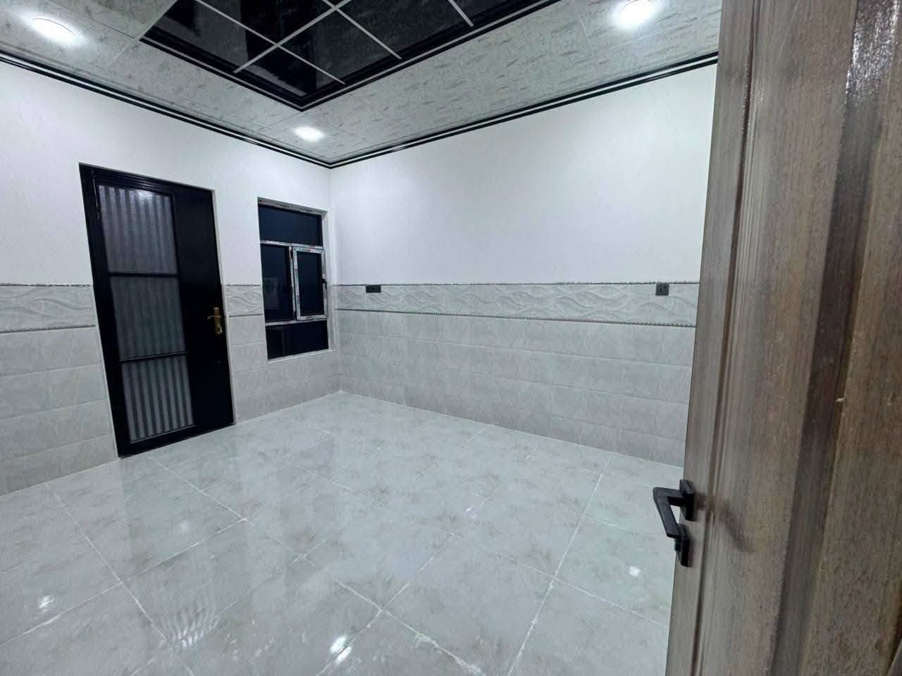 للبيع داريين سكنيين
الموقع موصل حي السماح الثانية قرب مدرسة الامام الزهري
المساحة 100m واجهة 5 عمق 20 لكل دار
يحتوي الدار على كراج واستقبال ومطبخ وصالة وغرفة نوم وصحيات وبيتونة كبيرة 5x5 +بناء حديث 2026
سعر الدار الواحد 80 مليون قابل للتفاوض
ملك صرف طابو الزهور شرط التحويل
_______________________
للاستفسار عن السعر وباقي التفاصيل مراجعة مكتب السماح
 لتجارة العقارات موصل حي السماح التسعين الاركان قرب بانزيخانه المشاعل وقرب مول العلي 2 على شارع 20 الاتصال عل الأرقام التالية

_______________________

ابو طه.  📞***********
                 ***********

ابو خالد 📞***********
                 ***********
