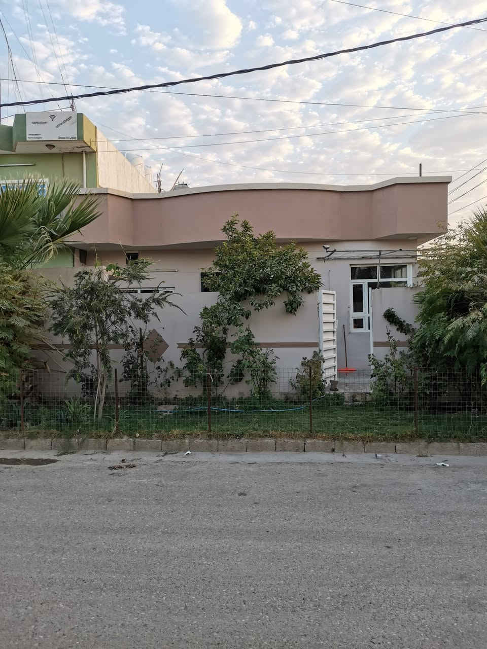 خانو بو فروشتن كةركوك كةرةكى پەنجاعلی
مەساحەی 220 م ركن
خانۆکە زۆر پاک وخاوێنە کامل کاشیە. 
شوين پشت دایرەی کارەباکە بەرامبەر مزگەوتی حاجی علی زەنگەنە.
سعر ٦٣ ملیون و مجال
***********
