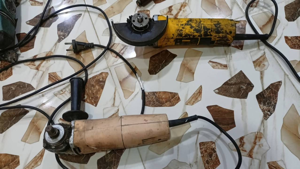 السلام عليكم
عده للبيع كوسرات ثنين ودريل ومكينه لحيم الالماني الاصلي   كلهن شغلات بس وحدة  من الكوسرات الزغيرة بيه اتصال للستفسار الاتصال على الرقم ***********

