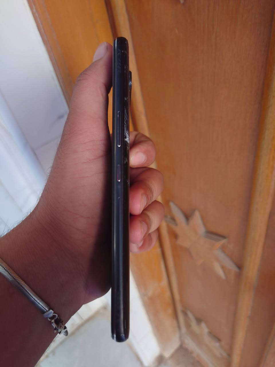 السلام عليكم جهاز كيمنك اسوس روج 3 ذاكره 128 رام 12 معالج  Snapdragon 865 بطاريه 6000mAh نضام تبريد مخصص الألعاب تردد الشاشه 144HZ شاشة 6.59 بوصة AMOLED فقط ضهر امكسر السعر 280 بيه مجال بسيط مكاني حله رقم ***********

