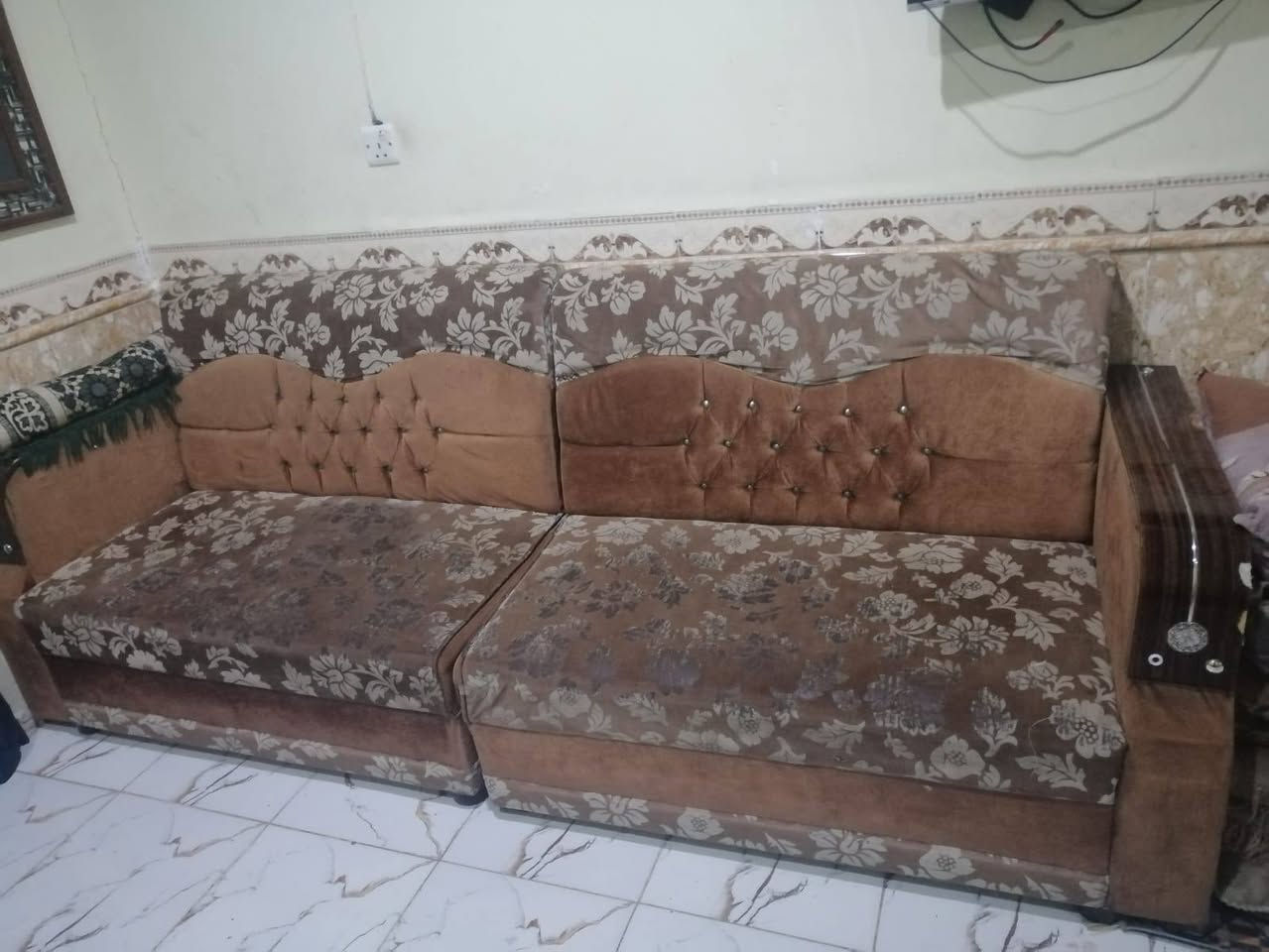 السلام عليكم غراض مستعمله للبيع ثلاجه ومجمده 150
بوفيه جبيرة 100
قنفات 50
بوفيه ام الجام 50
شراي اتصل‪‪***********‬‬‏
