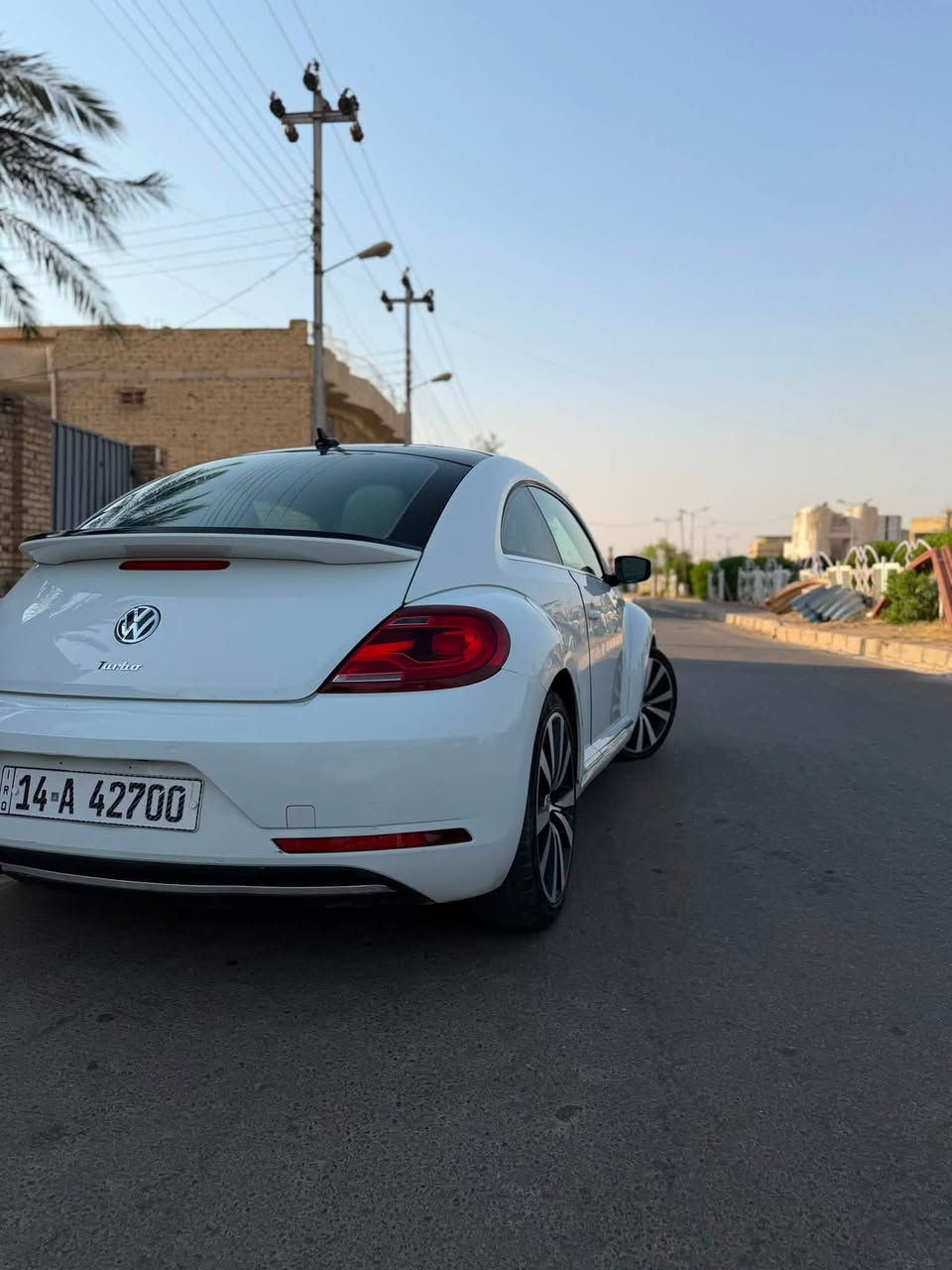 السلام عليكم بيتل 2018 SE 2.0tsi
فول مواصفات 
 ، السياره حادثها من امريكا فقط دعاميه 
اماميه ماشيه 100 كيلو
بالعراق صارت بيها طخات سطحيه بلجاملغات الاماميه بدون دواخل وتبدلن بقطع اصليه وربع بنيد تقريباً صبغ بدون ايرباك بدون دواخل 
السياره جاهزه للاخير بدون مصرف نقصها الوحيد دبه زراگات 
السياره بانورما ، شاشه كبيره ، تدفئه كشنات ، تدفئه بلمري 
هيتر جامه خلفيه ، نقاط عمياء ، رادار خلفي توقف ذاتي 
كامره خلفيه , ابل كار بلي اندرويد اوتو ، داش كام امامي خلفي ،
سستم صوت عالي ونقي جداً ، مع باقي مواصفاتها المعروفه 
سعر السيارة 115$ بي مجال لاتقارنها بغيرها الي بدون بانورما وشاشه صغيره رقم بصره الجديد سنوية 2030 مشروع وطني  ،
مكان السياره ميسان العماره
***********
 
3VWJD7ATXJM711176
