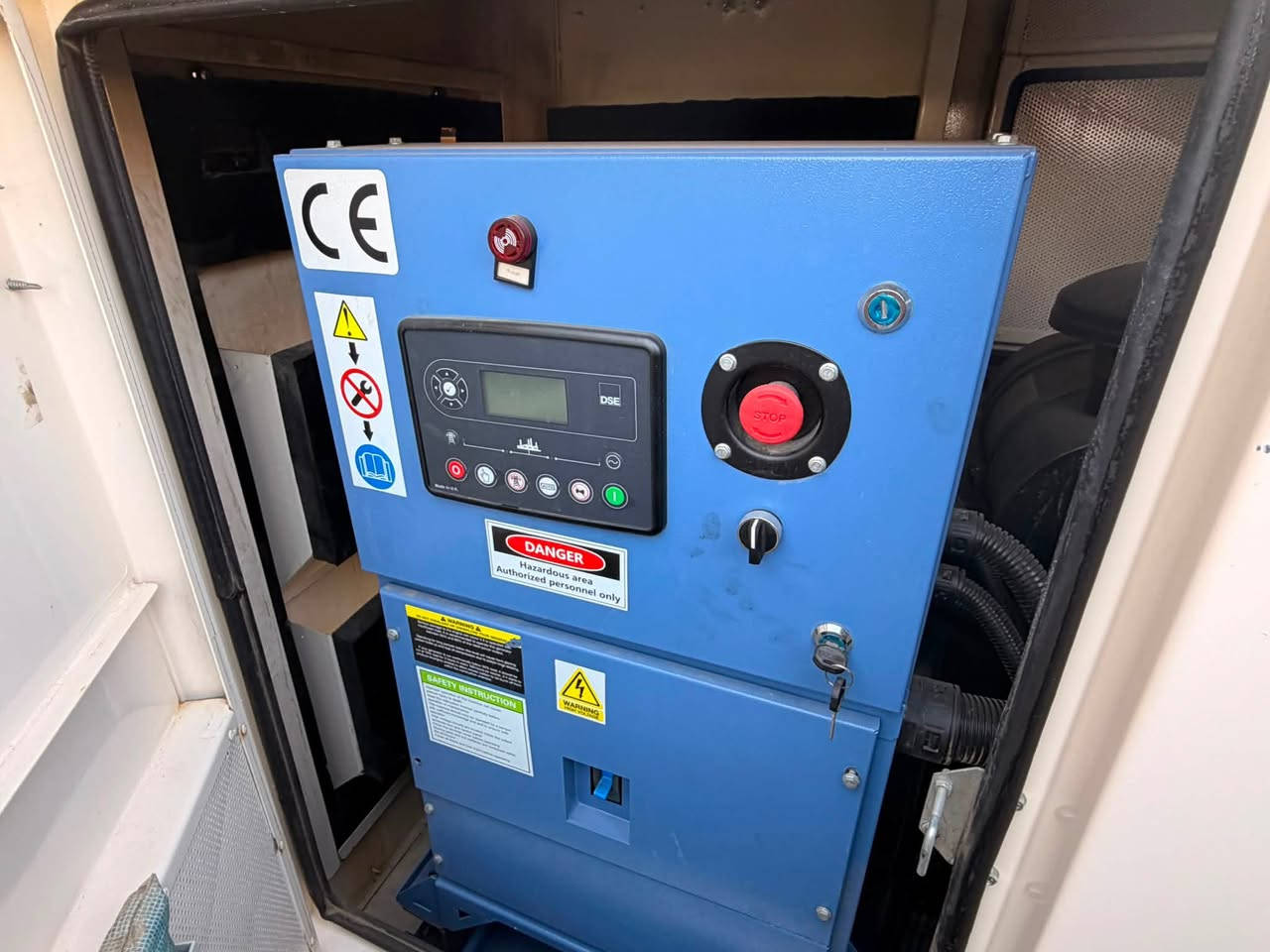 مولدة بيركنز لو ڤول انتر كولر  4 سلندر 100 KVA بلاديه كاتم 100‎%‎ غير مفتوحة   ؛؛. السعر 8000 $.  ،،،،،  *********** - ***********
