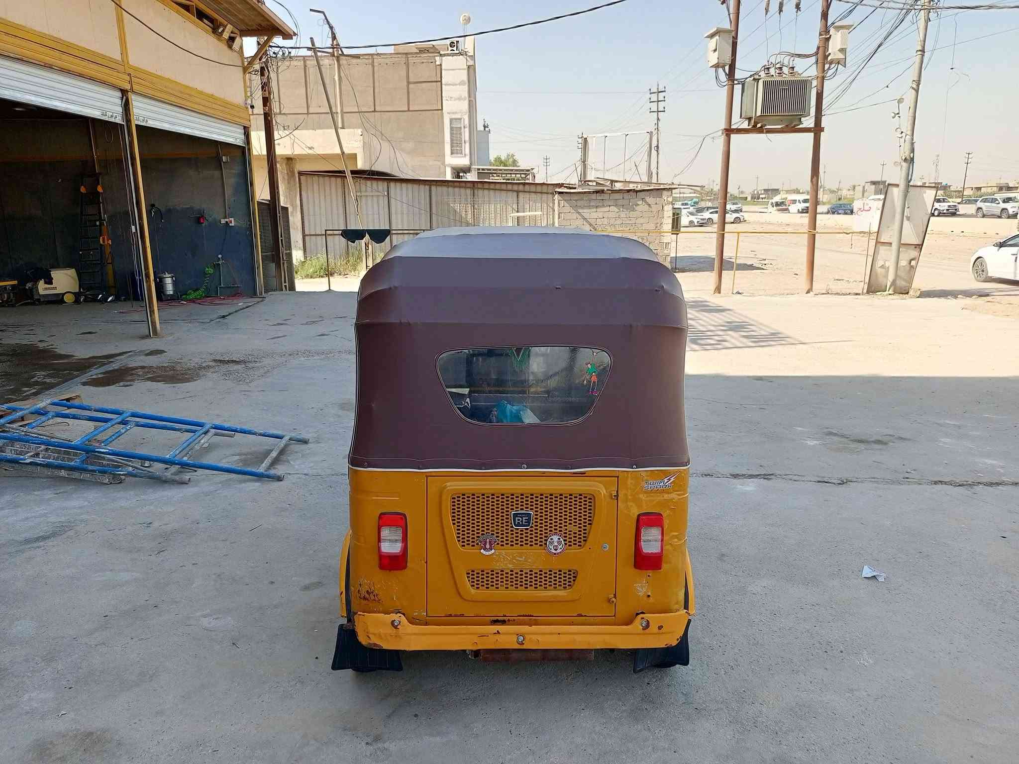 السلام عليكم 
تكتك للبيع موديل 2021 مكاني بغداد قريب من ابو دشير
رقم وسنويه كربلاء تحويل ثاني يوم 
السعر 7500 وبيهه مجال باقي التفاصيل على الرقم
***********
