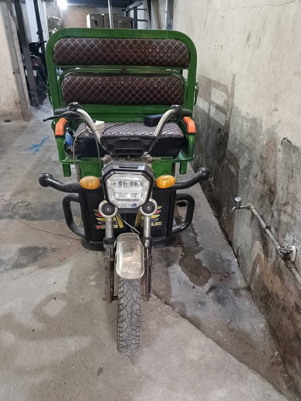 السلام عليكم ستوته شحن للبيع جاهزه من كلشي بطاريات فول على الفحص السعر 850 بيه مجال بسيط مكاني بغداد قرب سوق الغزل ***********

