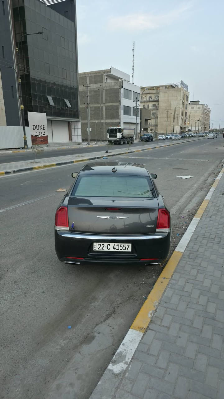 كرايسلر سي ٣٠٠ نص موصفات موديل ٢٠١٥ اصل 
السياره بيها جاملغ و بنيد شبر فقط

ماشيه ١٧٠ الف كيلو

شواصي كير مكينه كفالة 

تخم تاير جديد

حداديه جديد

سنويه ٢٠٣١ بأسمي تحويل ثاني يوم رقم دولي جديد

تبريد جاهز 

كشن حار 

العنوان البصره شط العرب 

رقم مالك السيارة *********** 

السعر ١٧٠
