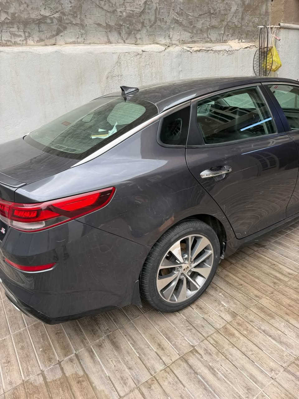 السلام عليكم اوبتيما للبيع وارد امريكي فئه S فول ماعدا الفتحه
موديل 2019 
حجم محرك 4 سلندر 2400 المرغوب  تفول عادي بدون دوانس شرط
ماشيه 84 الف 
رقم اربيل راعيه بغداد شرط التحويل
حادث من امريكا بابين مبدل نفس اللون وصبغ فقط هلال السفلي جاملغ الخلفي بدون ايرباك السياره
السعر  115 وبيه مجال قليل وماتلكه بهيج سعر
مكان السياره بغداد البلديات
***********

