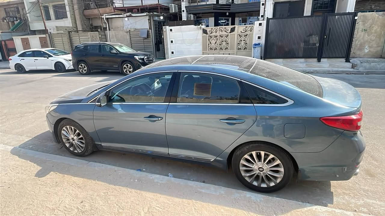 للبيع هيونداي سوناته 2015 خليجي
نص فووول
ماشيه195 الف 
السياره مكفوله كفاله عامه من الفتح والصبغ والتبديل  بيها جراد قليل بنيد وجنطه وبيها بارد كلش قليل موضح بلسونار
كير محرك بلادي مامفتوح شرط السونار 
السياره جاهزه للاخير متصرف عليها الف دينار 
تخم تاير وتبريد وداخل خير من الله نضافه 
مواصفاتها كلش حلوه
1-بانوراما 
2 فول تحكم ستيرن
3 اشاير بالمري
4 مري شفط قلاب
5 مثبت سرعه 
6 تبريد قطعتين
7 محرك 2400 دوش المرغوب
8 ثلاث وضعيات قياده (ايكو _ نورمال_سبورت )
9 ارقام جديده + السياره باسمي شخصياً
10 شاشه تاب ابل كاربلي +كامره
السعر 127ورقه وبيها مجال قليل   للستفسار اكثر اتصل ***********
