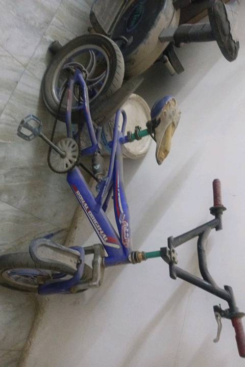 BMX جديد  نقص تايرات بس جديد والكشن هم عنواني بغداد حي الجهاد