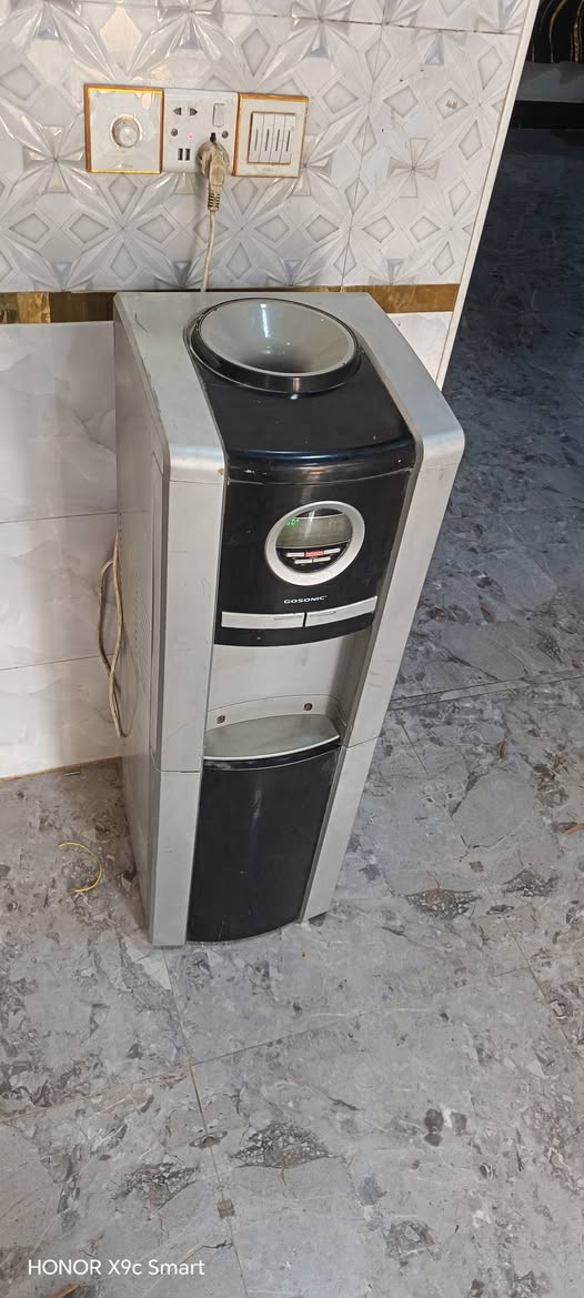 براد ماء للبيع ماء حار بارد وبيه نظام حمايه  شرط مداخل تصليح بسعر ٦٥ الف للتواصل *********** المكان الناصريه الاسكان الصناعي

نص مكتوب في الصور:
- HONOR X9c Smart