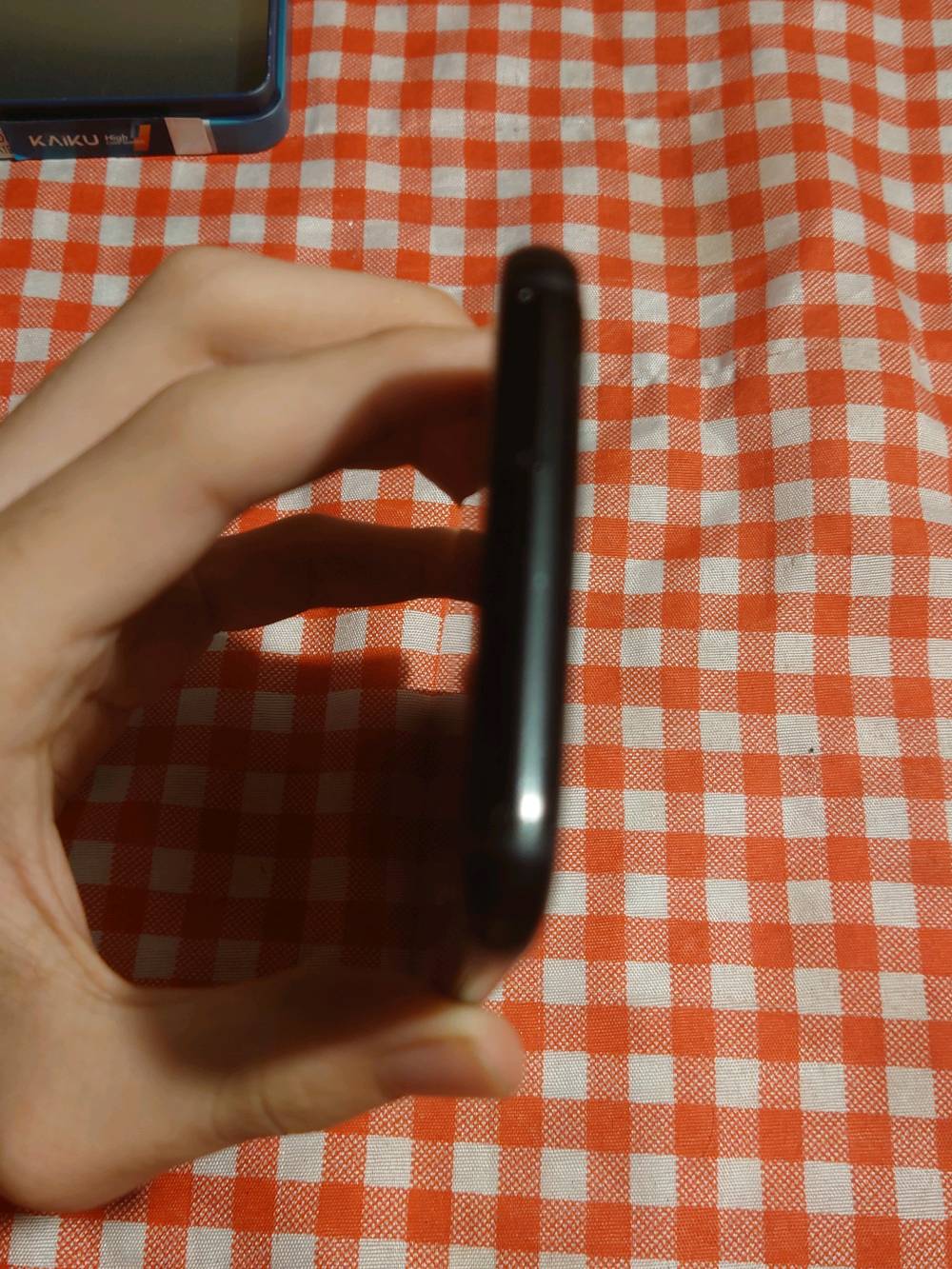 السلام عليكم هاتف كلكسي اس 8 (Galaxy S8) فلاكشب قديم بسعر 65 ألف قفل!💰
وأكيد بي مجال 🤝

📌 العيوب موضحة بالصور:
• ظهر مفطر ⚡
• بصمة ضايعة فقط لا غير ❌

🖥️ الشاشة:
الشاشة بلادي مطبعة تيك توك وإنستا وطبع عادي، وطبيعي يصير بكل شاشات الأوليد 📱
والهاتف ما مبدل بي أي شي،
وبالوضع الداكن ماكو أي طبع يضهر📍
🔄 وأقبل مراوس بـ:
📱 آيفون 7-8 بلس أو عادي
والسبب أريد أسوي له جلبريك 🍎

🚚 التوصيل: ما عندي، يعني المندوب عليك؛ بس هم حسب انت مكانك وين 💵📦

📍 مكاني: بغداد، شارع حيفا، يم مصرف الرشيد

📸 مواصفات إضافية:
• يصور 4K 60FPS 🎥🔥
• نظام OneUI 2.5 مستقر جداً ✅
• HadesROM Q، بورت من نوت 9
شاشه سوبر اموليد اصليه🚦
انتوتو 474 الف نقطه V11

🔋 التلفون ما مبدل بي اي شي وذاكرته 64gb، والبطارية حالها حال بطارية 5000 ملي أمبير، ما تصرف أبد 🔋😂

🔥 الهاتف بيع أو مراوس ومستعجل بي!
وأيضاً بي مجال 🤝💰
رقمي ***********
(اعيد نشره لان تحديث اخير للسعر وقفل!)