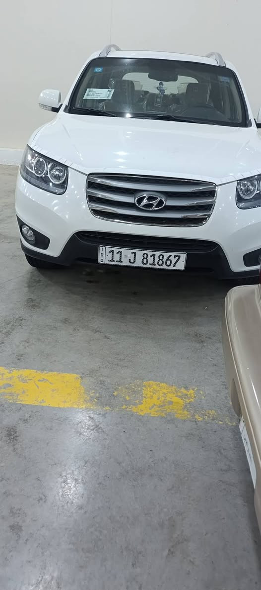 سنتافي ٢٠١١ فول مواصفات
رقم بغداد نكليزي 

فور ويل 

ماشيه ٩٨ حقيقي 

دك جرس بل ١٢٠

مكفوله من الصبغ والضربه 

مكينه ٦ سلندر ٣٥٠٠

واسط كوت
السعر ١٦٠ $
 ***********
