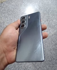 كامون 40 برو 5G • ٢٥٦ جيجا • شاشة مكسورة