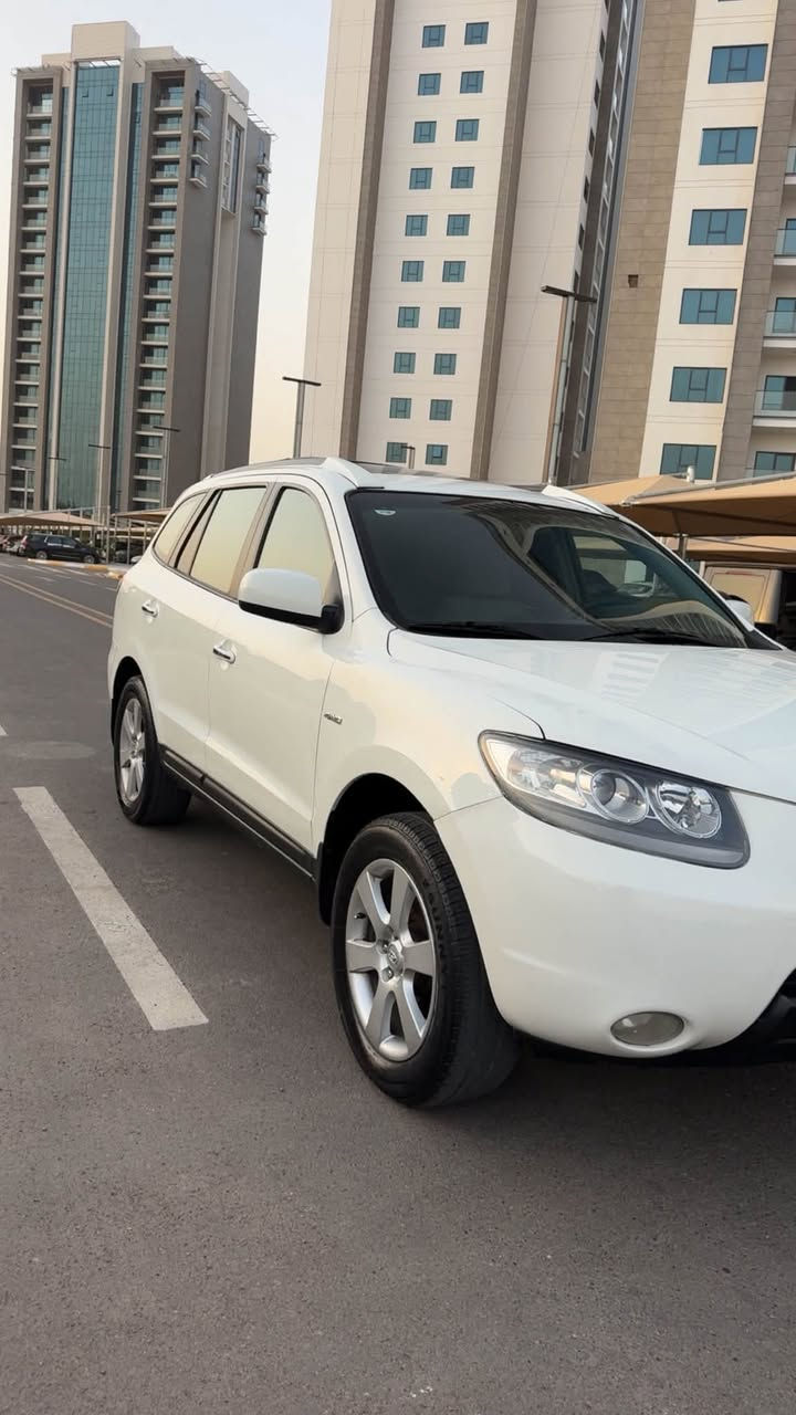 السلام عليكم
للبيع هونداي سنتافي
موديل:2008
وارد خليجي 
لون ابيض
محرك 6 سلندر 2700
كير اتوماتيك 
مواصفاتها 
داخل رصاصي واسود
7 راكب
3 قطع تبريد
صاج ملكي
تحكم ستيرن جهتين
فتحه سقف
السياره جاهزه 
 بيها صبغ دعاميات فقط و3 مكانات بارد بسيطه فقط بدون تبديل او صبغ السياره

رقم اربيل القديم
السعر :(11500$) 115 ورقه وبيها مجال
موقع السياره: بغداد العامريه
للاستفسار:***********
