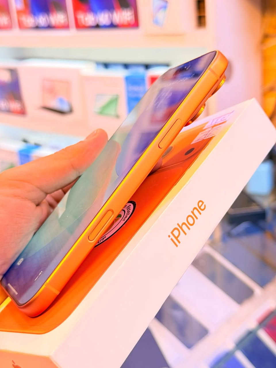 ايفون 17برو ماكس ذاكره 256بطاريه 100‎%‎مشحون 142مره فقط جهاز اخو جديد زلغ واحد مابي وتر بروف جهاز بمعنه كلامه نضيف هوه جديد سوه عربي شرق اوسط اصلي ماستر ملحقات كامله ضمان 5ايام من مركز لوان مميز 
سعر 1800الف قفله من الاخير 
بغداد البياع شارع عشرين مكتب ماستر للمبايل 
***********

نص مكتوب في الصور:
- ٧:١٠ حول > الاسم iPhone إصدار iOS 26.7 اسم الطراز iPhone 17 Pro Max رقم الطراز MFYN4AF/A الرقم التسلسلي D95L4JL4KW الأغاني الفيديوهات الصور السعة ٢٥٦ غ.ب. متوفرة ٢٣٥,٦٣ غ.ب. عنوان Wi-Fi 28:D5:B1:E1:4B:97 Bluetooth 28:D5:B1:EB:6C:D8 البرنامج الثابت للمودم 1.71.00 SEID
- ٧:١٠
- حالة البطارية
- >
- عادية
- تعمل بطارية iPhone هذه على النحو المتوقع. حول البطارية والضمان...
- الحد الأقصى للقدرة
- ١٠٠٪
- هذا قياس لقدرة البطارية مقارنة بقدرتها عندما كانت جديدة. قد تتسبب القدرة المنخفضة بتقليل ساعات الاستخدام بين عملية الشحن والأخرى.
- عدد الدورات
- ١٤٢
- هذا هو عدد مرات استهلاك iPhone لقدرة البطارية. معرفة المزيد...
- تاريخ التصنيع
- أيلول ٢٠٢٥
- أول استخدام
- تشرين الأول ٢٠٢٥