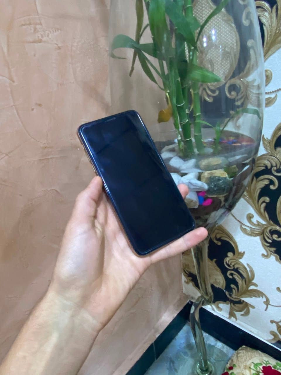 سلام عليكم
11برو ماكس 
ذاكره 256
بطاريه 100
مبدل شاشه وبطاريه اصليات اكو فطر خفيف كلش بل شاشه 
جهاز كل بلادي وفيس ايدي شغال مراوس 

سعر 275 بي مجال 
***********
