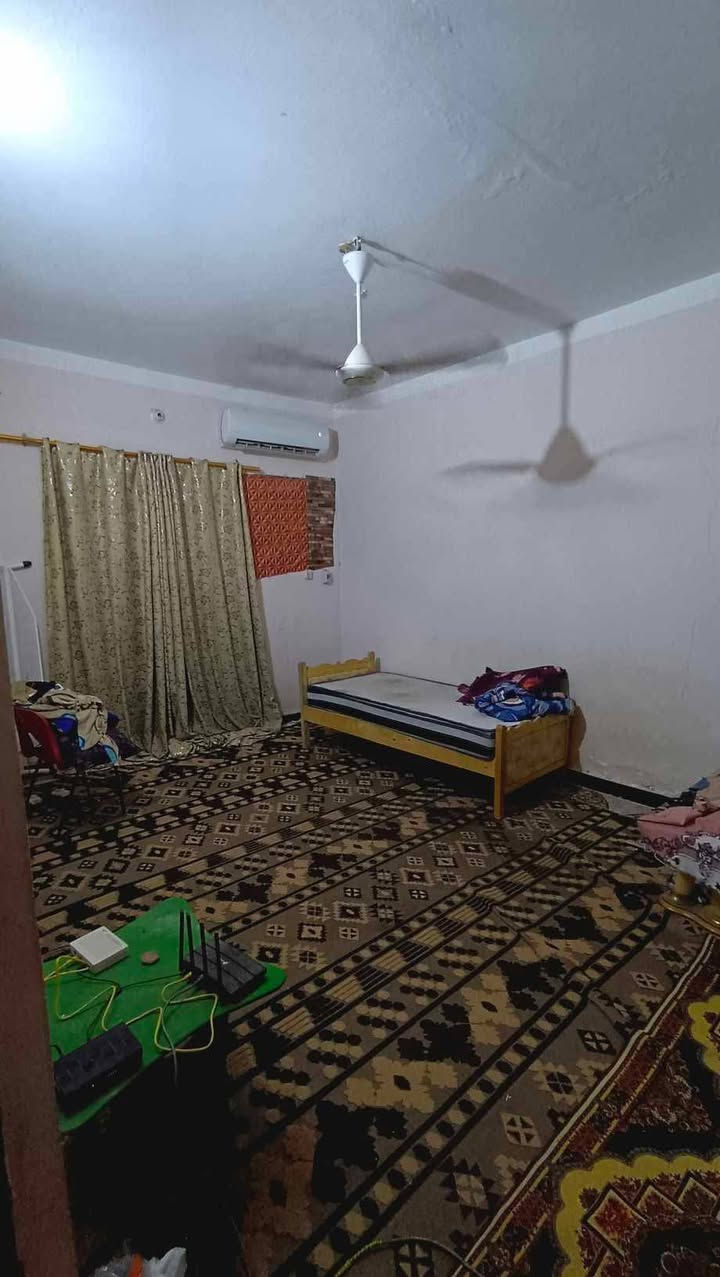 🏠 *بيت زراعي للبيع*
📍 *العنوان: الدجين - على شارعين*

*📐 المساحة:* 190 متر
*💰 السعر:* 51 مليون

*🏗️ نوع البناء:*
فرمستون - عگادة - شيلمان
الواجهة ملبوخة لباخة نظيفة وحلوة
البيت كله سيراميك مرتب
الصبغ نظيف ومرتب وجاهز للسكن مباشرة

*📋 التفاصيل الداخلية:*
✔️ غرفتين نوم
✔️ استقبال
✔️ ديوانية
✔️ مطبخ
✔️ صحيات داخلية
✔️ طارمة

*✨ المميزات:*
يوجد مساحات متروكة فارغة داخل البيت:
- ترك عبارة عن ممر كبير وطويل
- ترك خلف احد الغرف
(تصلح حديقة - بناء ملحق - كراج)

*📌 الموقع بالضبط:*
الدجين صاير على شارعين:
1- شارع مديرية الكهرباء الجديدة الي امام الكراج
2- شارع الروضة خلف جماعة البالات الي يبيعون كنتورات واثاث

للاستفسار ---
واتساب ***********
اتصال ***********

