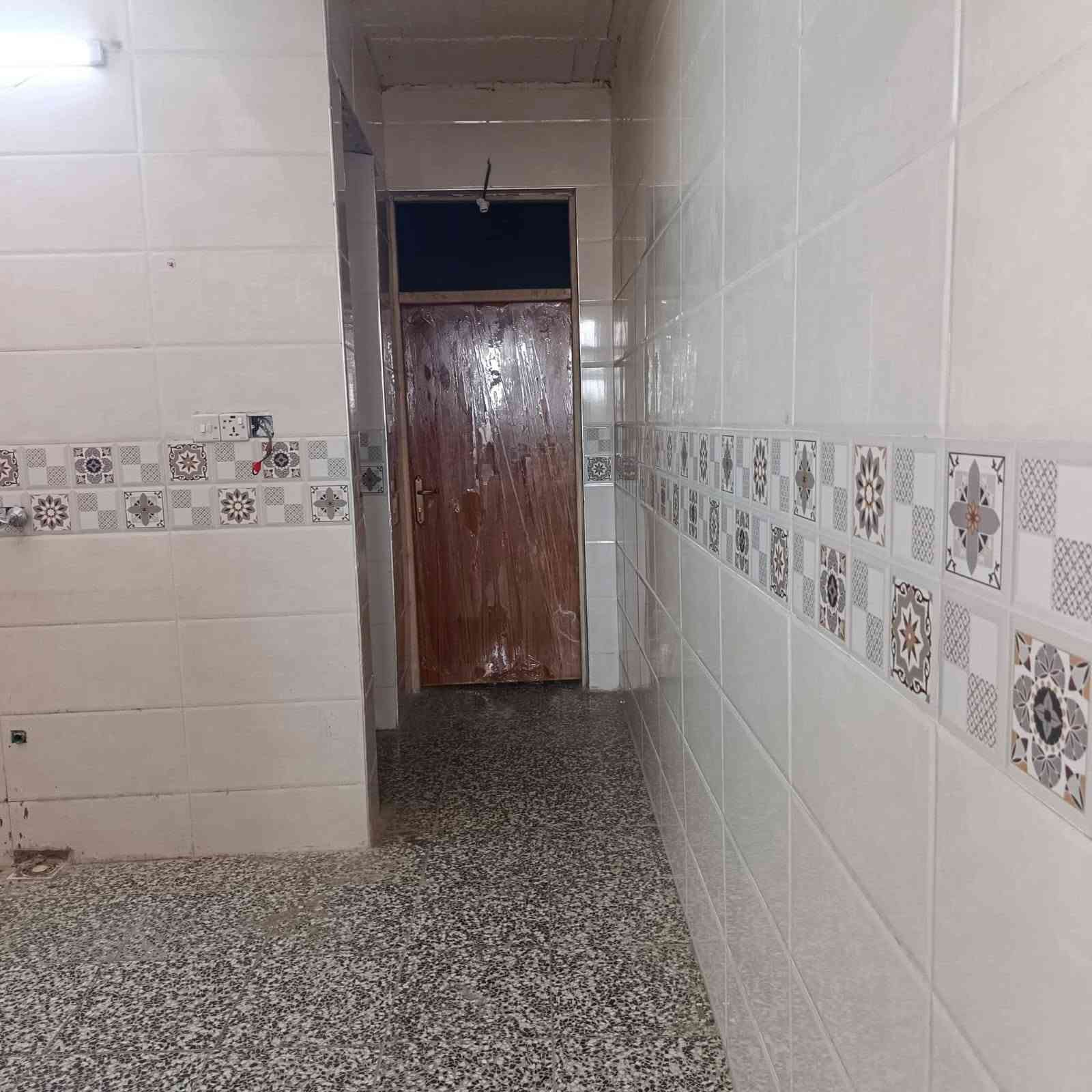 دار للبيع مساحة ٩٠م
بناء طابوك 
يحتوي على طابق واحد كراج + استقبال+ حولي + صحيات+منور +غرفه نوم+بيتونه +سطحين 
سند أصفر 
حي البساتين السلام
من جهة المستوصف.. 
كل الخدمات كامله 
سعر ٤٧وبي مجال 
أكثر استفسار اتصل 🗣📲📞
***********
