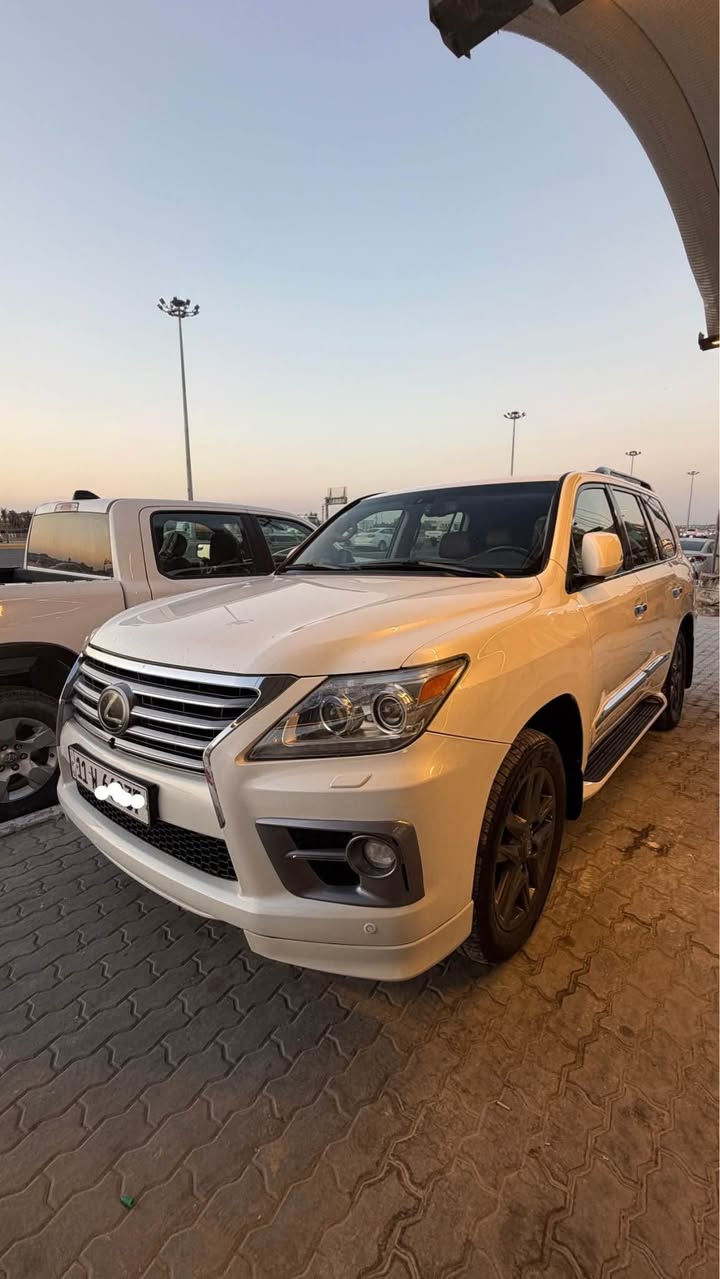 لكزس LX 570 موديل2013

سيارة فخمة جداً بحالة ممتازة، استخدام نظيف 

المواصفات:

الموديل:2013

المحرك: V8 5700 سي سي

العداد:200,000  كم

التجهيزات:

بصمة + تشغيل

نظام مانع انزلاق

شاشة + نظام ملاحة

5 كاميرات

رادار أمامي

فتحة سقف

داخل جلد فاخر قرميدي مع تدفئة وتبريد

ثلاجة

نظام صوت مميز

تحكم ستيرن + فوليوم

مرايا كهرباء

باب خلفي كهربائي (جك)

نظام قيادة (Eco / Sport)

حساسات أمامي وخلفي

الحالة:

بدون صبغ

بارد بجاملغ الايمن

محرك بشرط مامفتوح

 لوك بالكامل

سيرفس كامل بدون أي نقص

4 إطارات جديدة

جاهزة ولا تحتاج أي مصروف

باسمي، رقم بغداد 

الهاتف *********** البصرة, العراق
