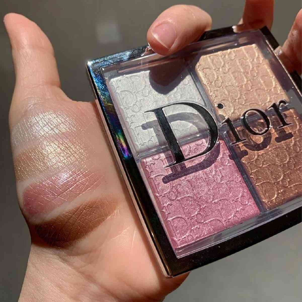 ✨ لأن إشراقتك تستحق كل هذا الجمال ✨

دلّلي نفسك بلمسة فاخرة مع **باليت Dior Backstage Glow Face Palette** بدرجاتها الناعمة والراقية، لتمنح وجهك إشراقة طبيعية ولمعة ساحرة بكل مناسبة 💖

اختاري جمالك، وخلّي كل لحظة تحمل لمسة منكِ…  
لأنكِ ببساطة تستحقين الأجمل دائمًا 🤍

متوفرة الآن لدى **كوزمتك ياسمينا**  
📍 الموصل – حي الغفران  
📞 للطلب والاستفسار: ***************

#كوزمتك_ياسمينا #الموصل #حي_الغفران #DiorBackstage #مكياج #باليت_وجه #جمال #عناية_وجمال #تسوقي_الآن
