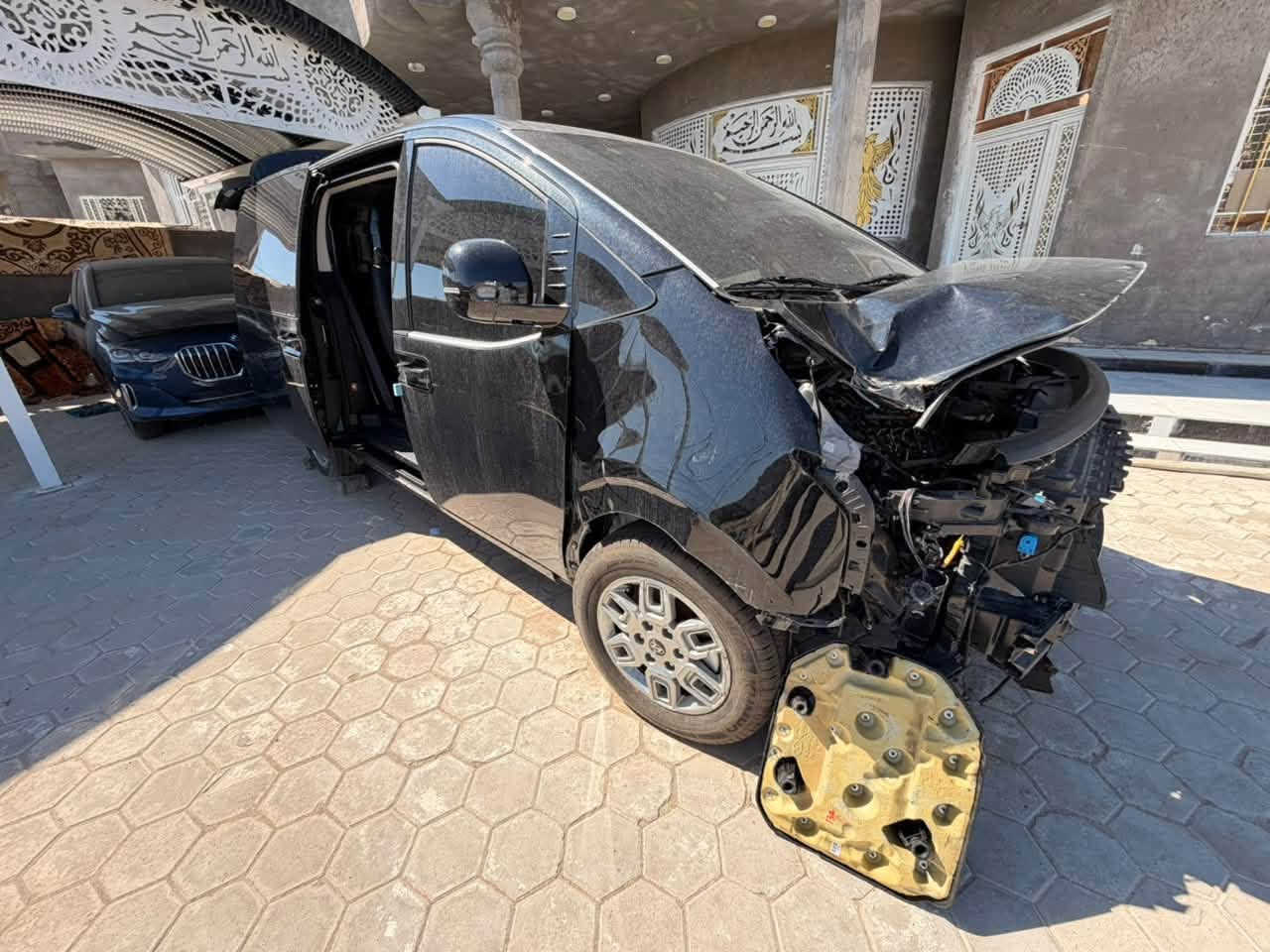 ستاريا 2025 فان 11 راكب اجره حادثها موجود بصور  بس هاي الضربه و كلشي راجع بلاد مداكر ما مفتوحه دعاميه بلادي سياره حره تحويل ثاني يوم وارد كوري سياره كاز مكاني البصره رقم *********** بس واتساب سعر 155
