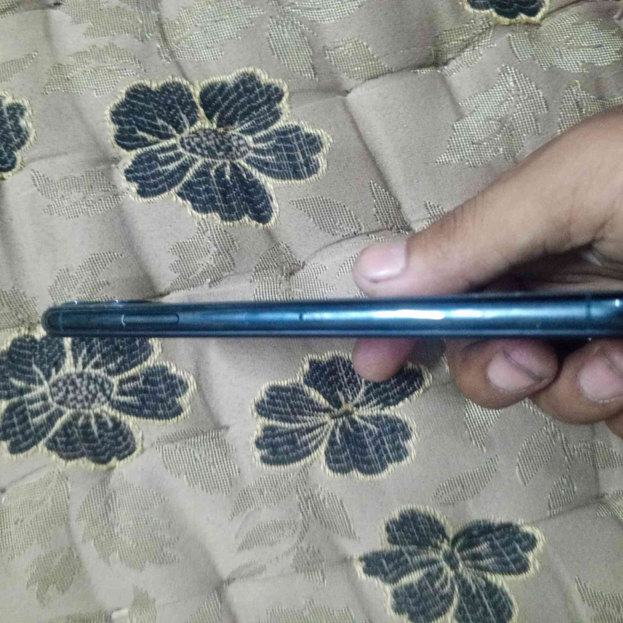 يتوفر ايفون 11 برو ماكس ذاكره 64 تلفون كله بلادي بس شاشه مال تفصيخ فيس ايدي شغال تلفون فول سعره 300 بي مجال مو شراي لا تعلق لال استفسار الاتصال عل رقم ***********
